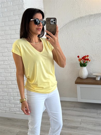 V yaka Yumuşak Doku Dökümlü Tişört Sarı 