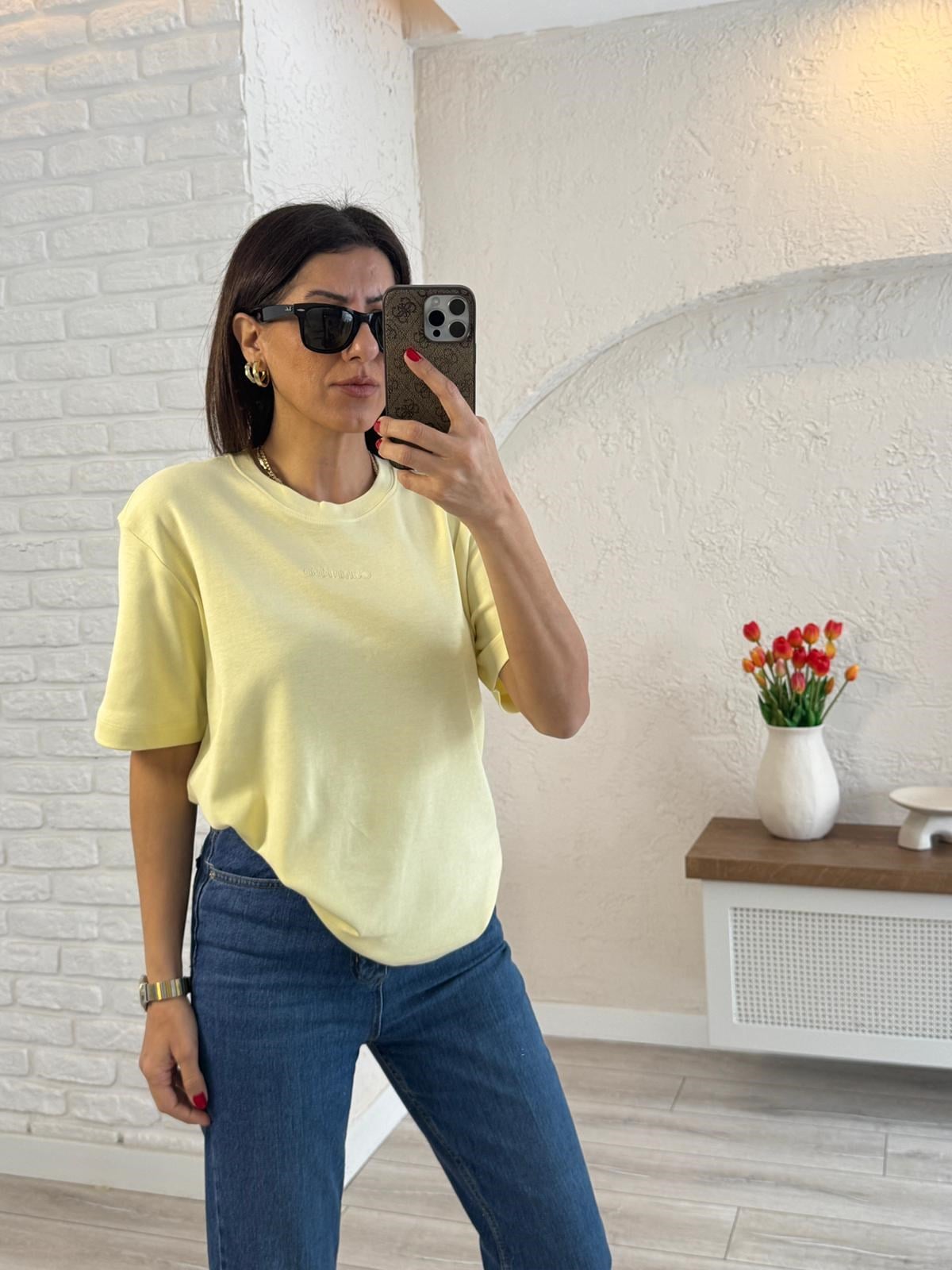 Bisiklet Yaka Ön Yazı Nakışlı Pamuklu Tişört Sarı 