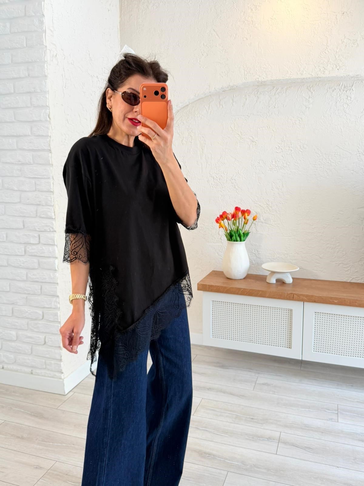 Bisiklet Yaka Yırtmaçlı Asimetrik Dantel Detaylı Tişört  Siyah 