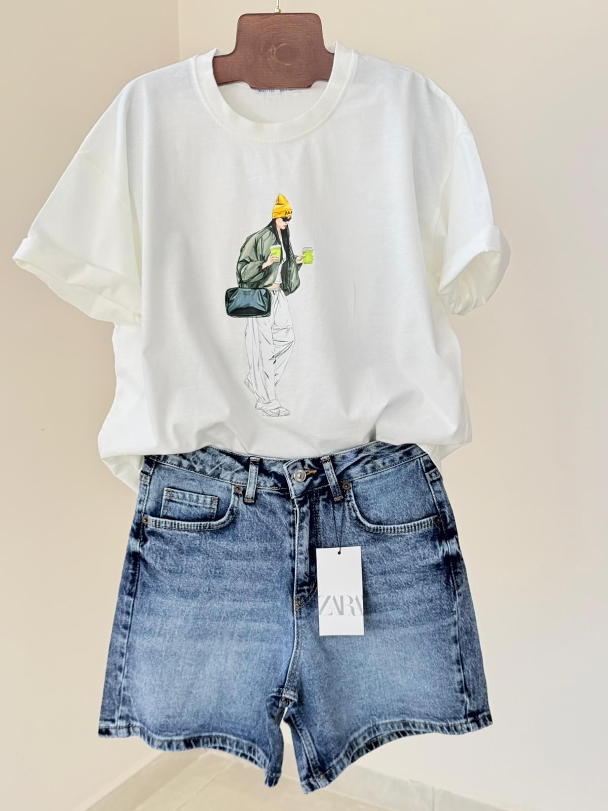Model Baskılı Oversize Tişort