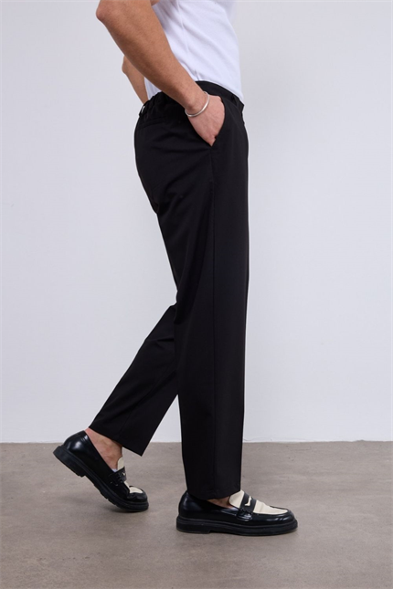 Erkek Pileli Havuç Kesim Siyah Kumaş Pantolon