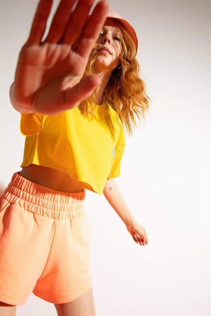 Kadın Kısa Shadow Panda Sarı T-Shirt