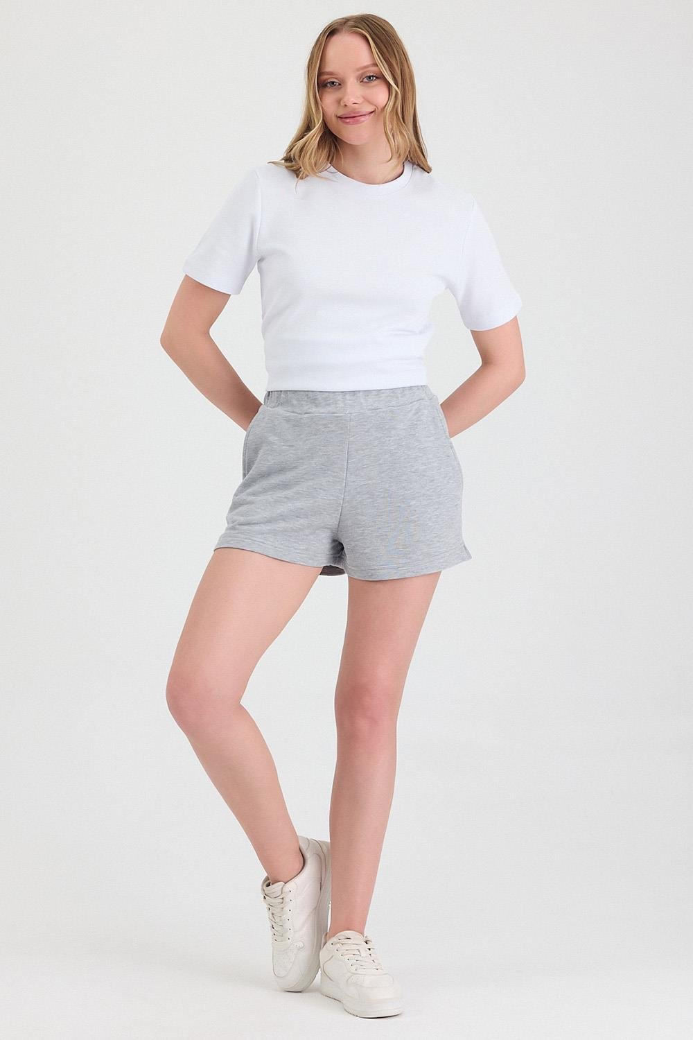 Kadın Timeless Gri Şort
