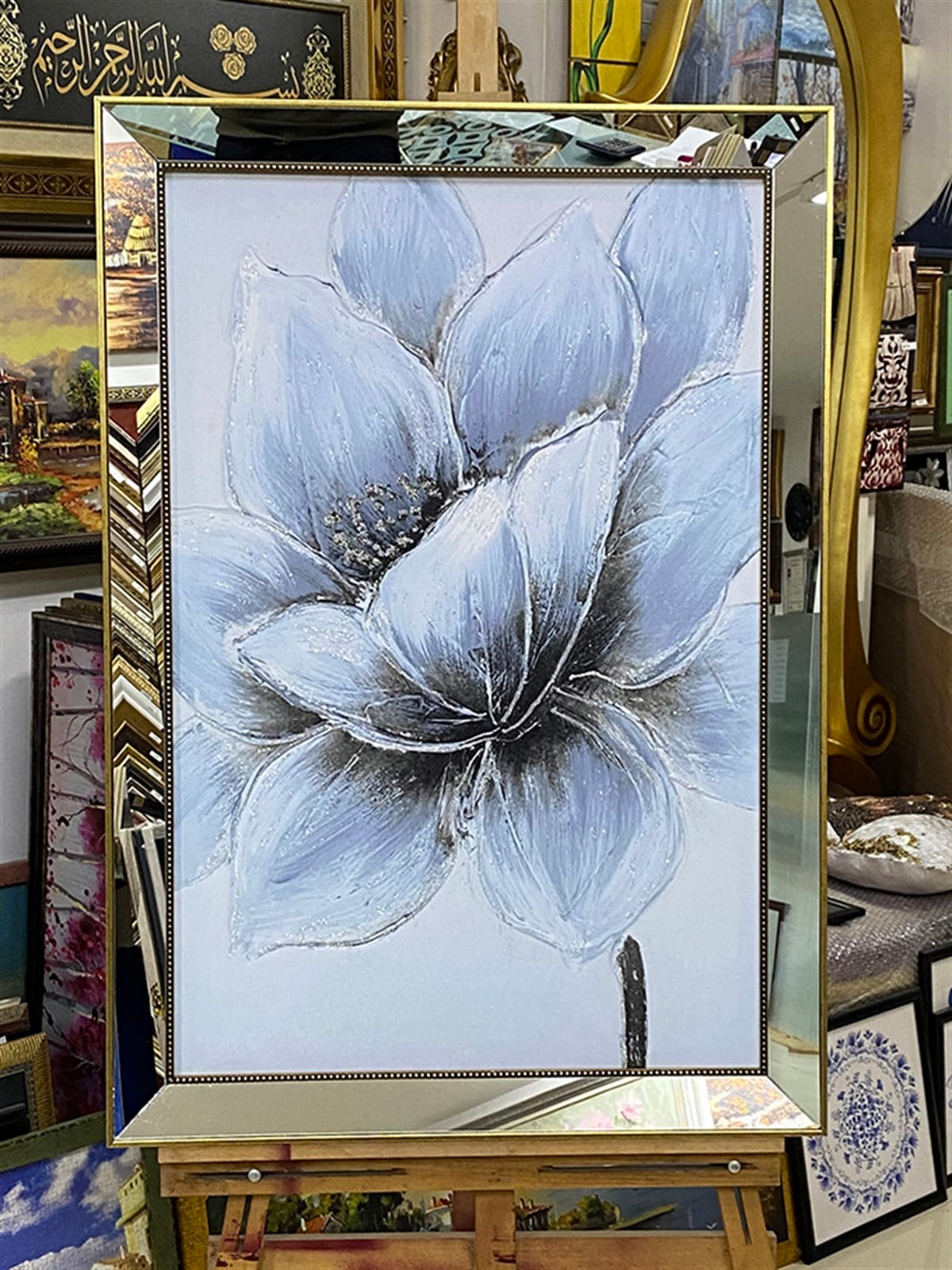 Ayna Çerçeveli Beyaz Simli Çiçekli Kanvas Tablo SolAyna Çerçeveli Beyaz Simli Çiçekli Kanvas Tablo SolAyna Çerçeveli Tablolar