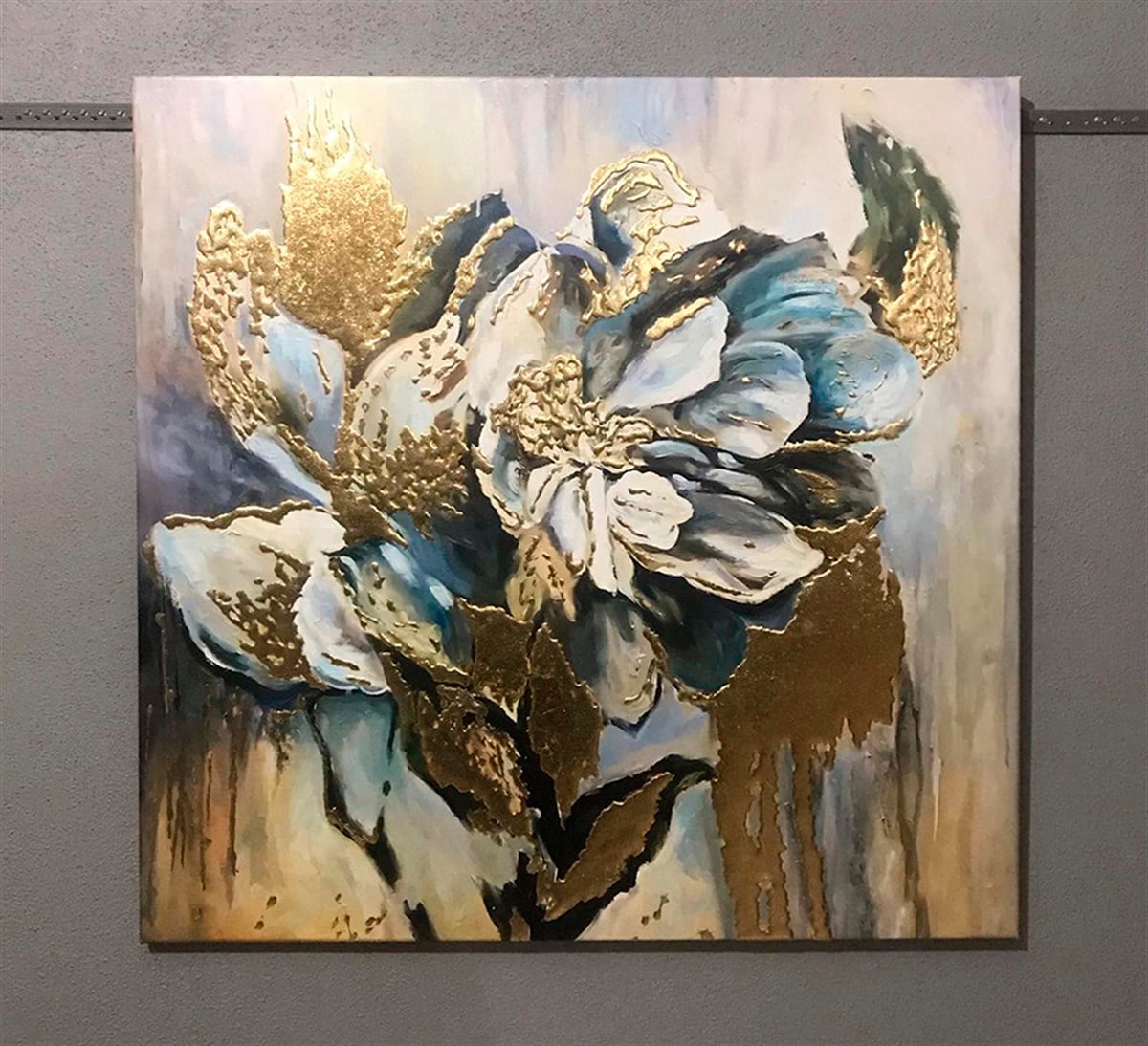 Gold Varak İşlemeli Yapraklı Modern Beyaz Çiçek Kanvas Tablo Gold Varak İşlemeli Yapraklı Modern Beyaz Çiçek Kanvas Tablo | Dokulu Tablo Modelleri Simli Çiçek Tabloları KARAHAN ÇERÇEVE ve KANVAS TABLO