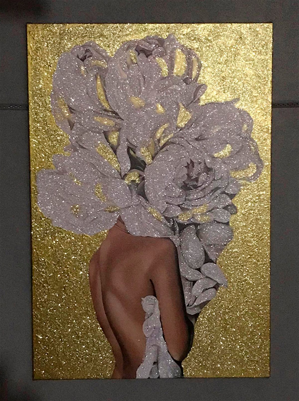 Gold ve Beyaz Simli Kanvas Kadın Tablosu Altın Sim İşlemeli Afrikalı Kadın Tablosu | Simli Kanvas Tablo Modelleri Simli Afrikalı Kadın Tabloları KARAHAN ÇERÇEVE ve KANVAS TABLO