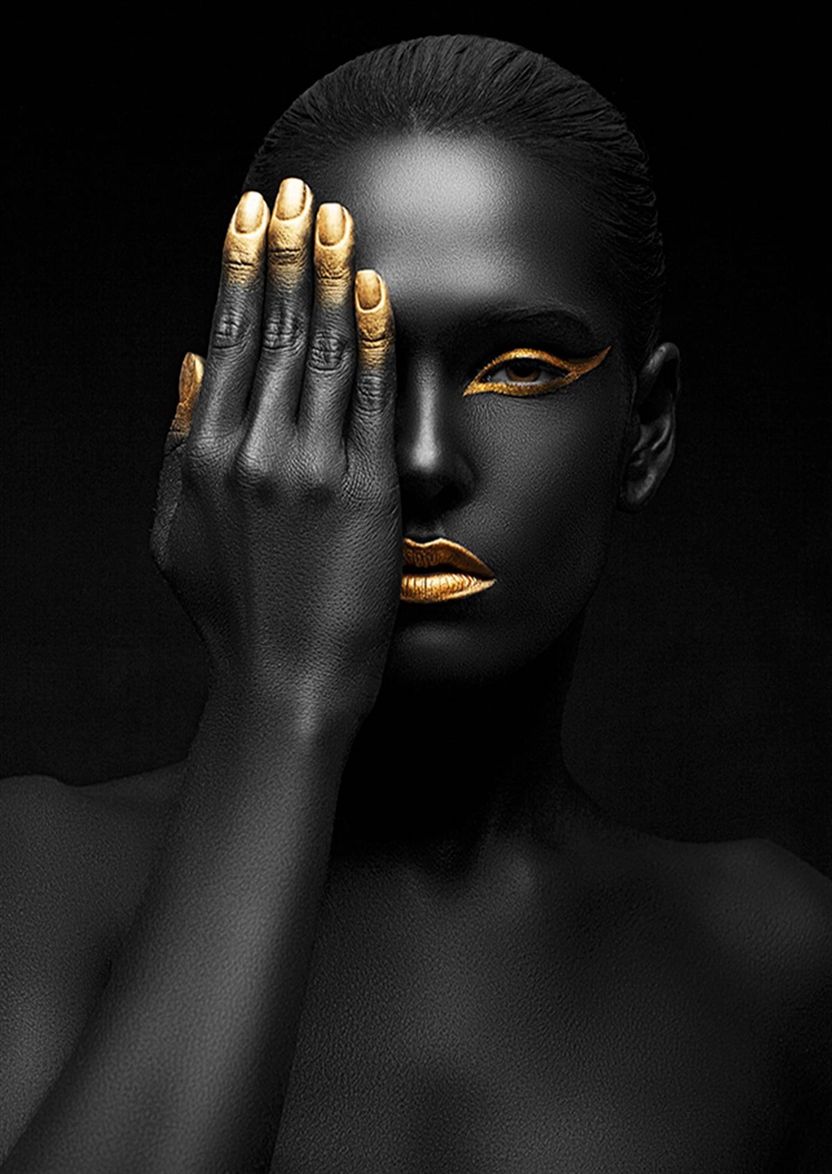 Gözünü Kapatan Afrikalı Kadın Tablosu