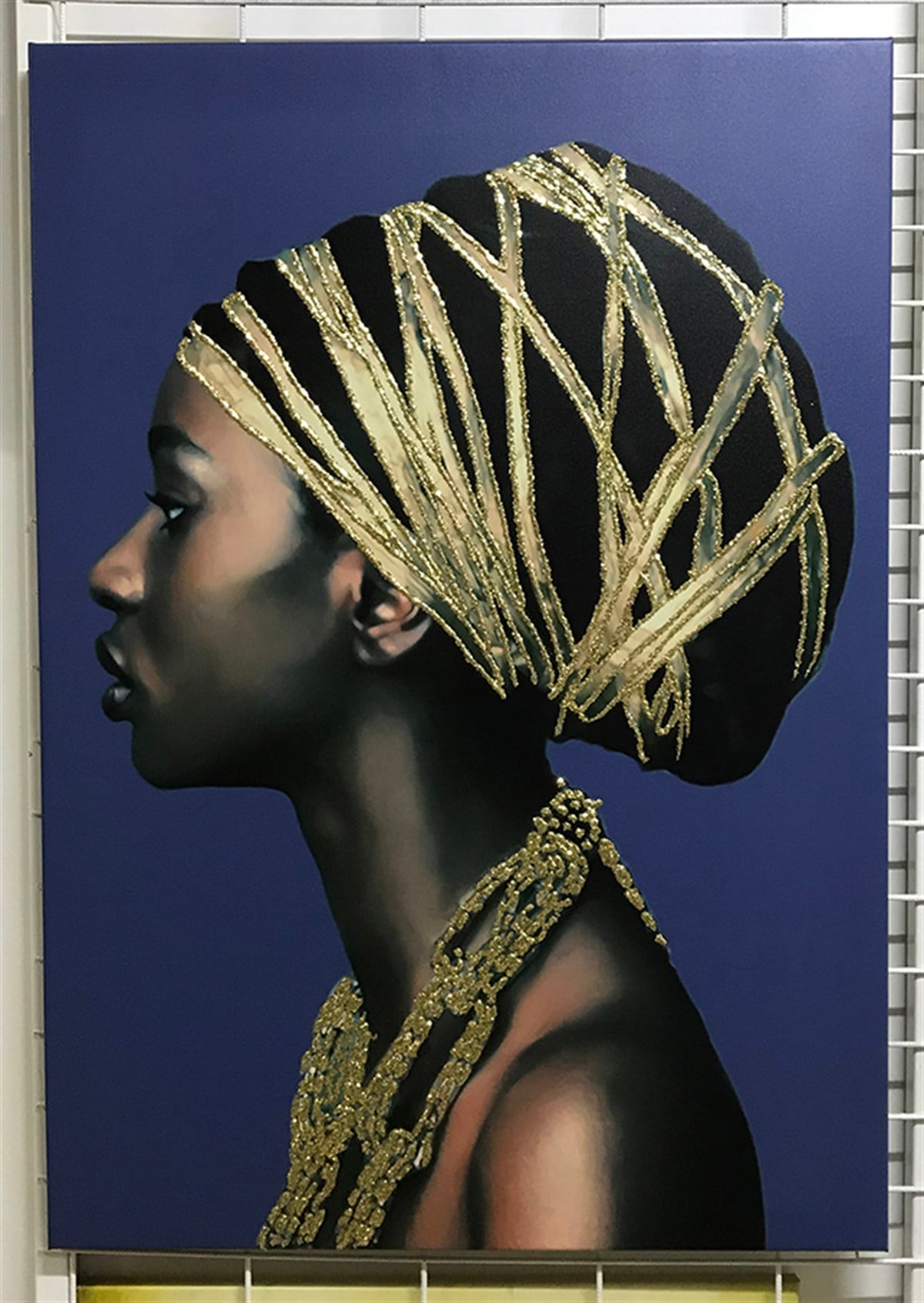 Sola Bakan Siyahi Afrikalı Kadın Simli Kanvas Tablo