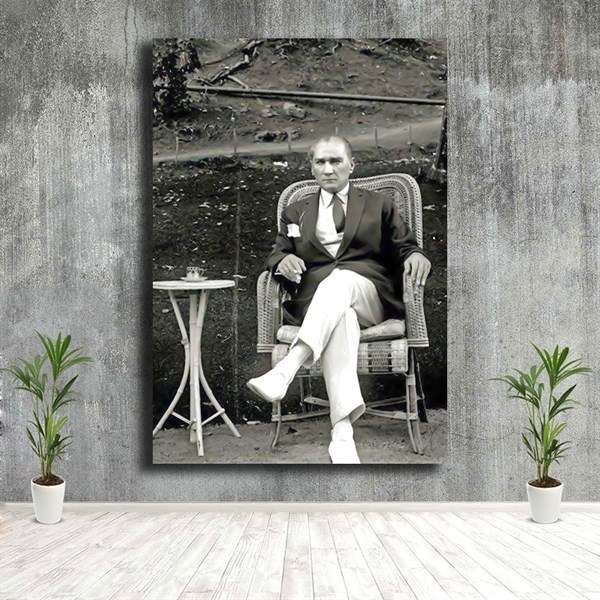 Beyaz Pantolon ve Ayakkabılı M. K. Atatürk Tablosu Beyaz Pantolon ve Ayakkabılı M. K. Atatürk Tablosu | Çerçeveli Atatürk Tabloları Kanvas ATATÜRK Tabloları KARAHAN ÇERÇEVE ve KANVAS TABLO