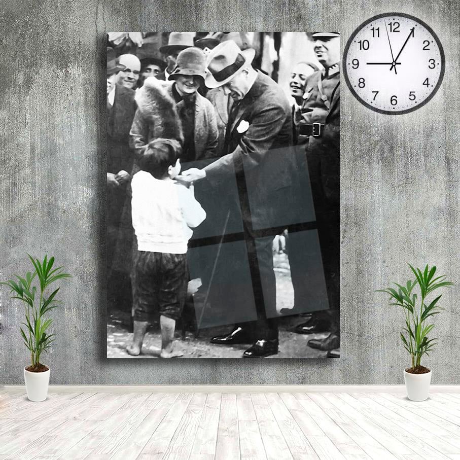 Cam Tablo Atatürk ve Çocuk SevgisiCam Tablo Atatürk ve Çocuk SevgisiCam Atatürk Tabloları