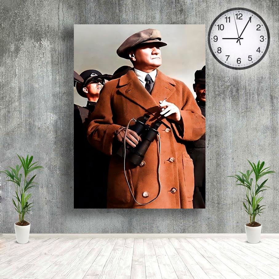 Elinde Dürbün İle Yukarı Bakan Atatürk Kanvas TabloElinde Dürbün İle Yukarı Bakan Atatürk Kanvas TabloKanvas Atatürk Tabloları