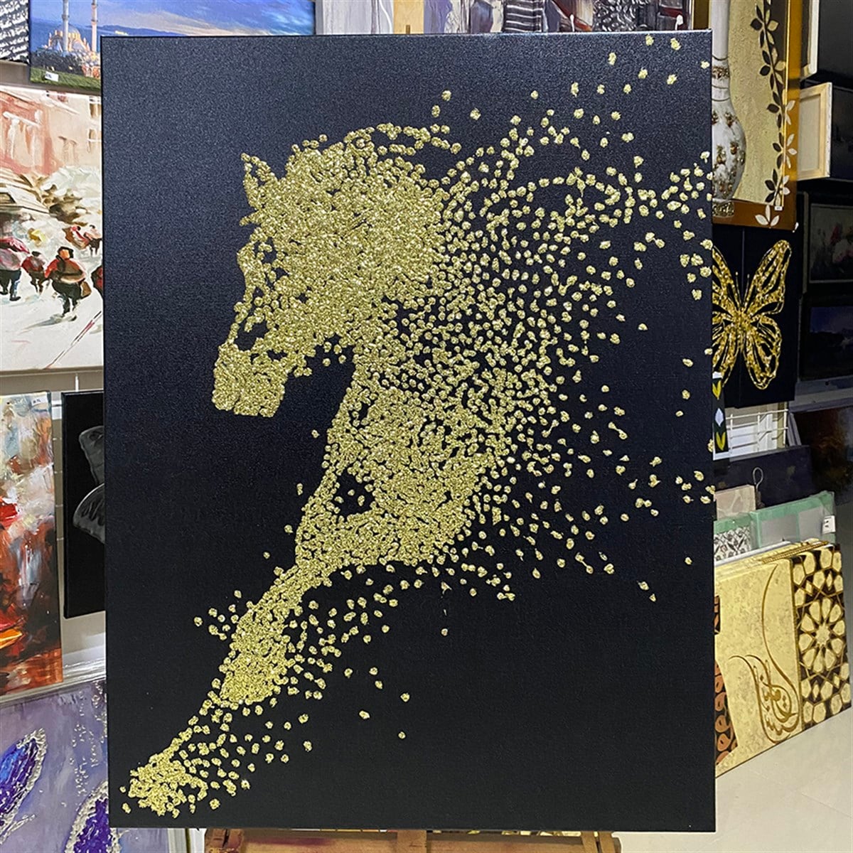 Gold Sim İşlemeli Modern At Kanvas Tablo Gold Sim İşlemeli Modern At Kanvas Tablo | At Tabloları Simli Hayvan Tabloları KARAHAN ÇERÇEVE ve KANVAS TABLO