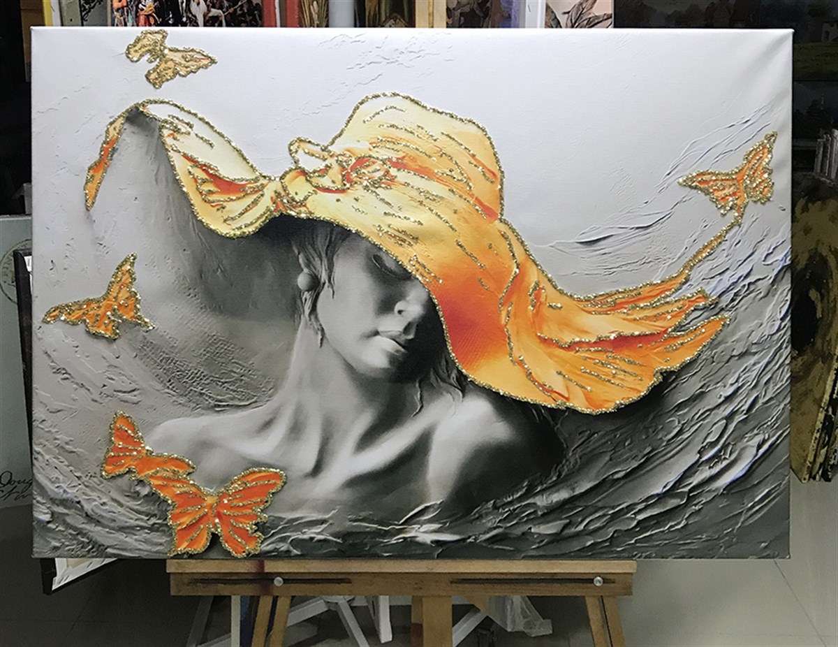 Gold Sim İşlemeli Turuncu Şapkalı Kadın Kanvas Tablo Gold Sim İşlemeli Turuncu Şapkalı Kadın Kanvas Tablo Simli Kadın Tabloları KARAHAN ÇERÇEVE ve KANVAS TABLO