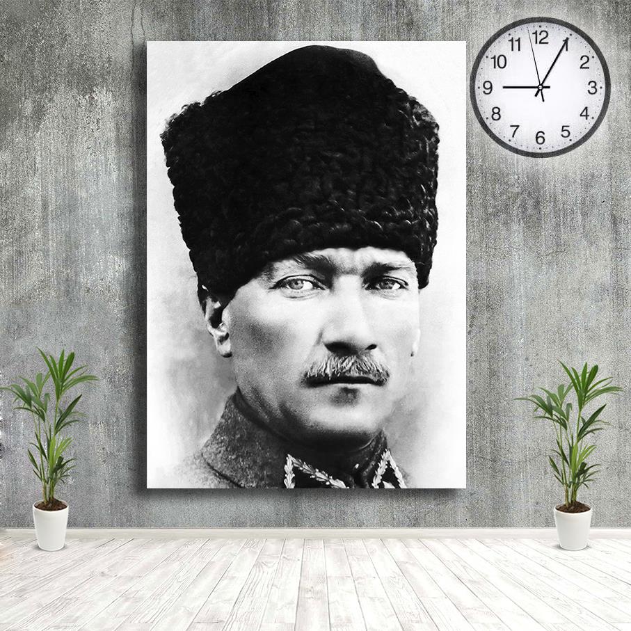 Kalpaklı Atatürk Siyah Beyaz Kanvas TabloKalpaklı Atatürk Siyah Beyaz Kanvas TabloKanvas Atatürk Tabloları