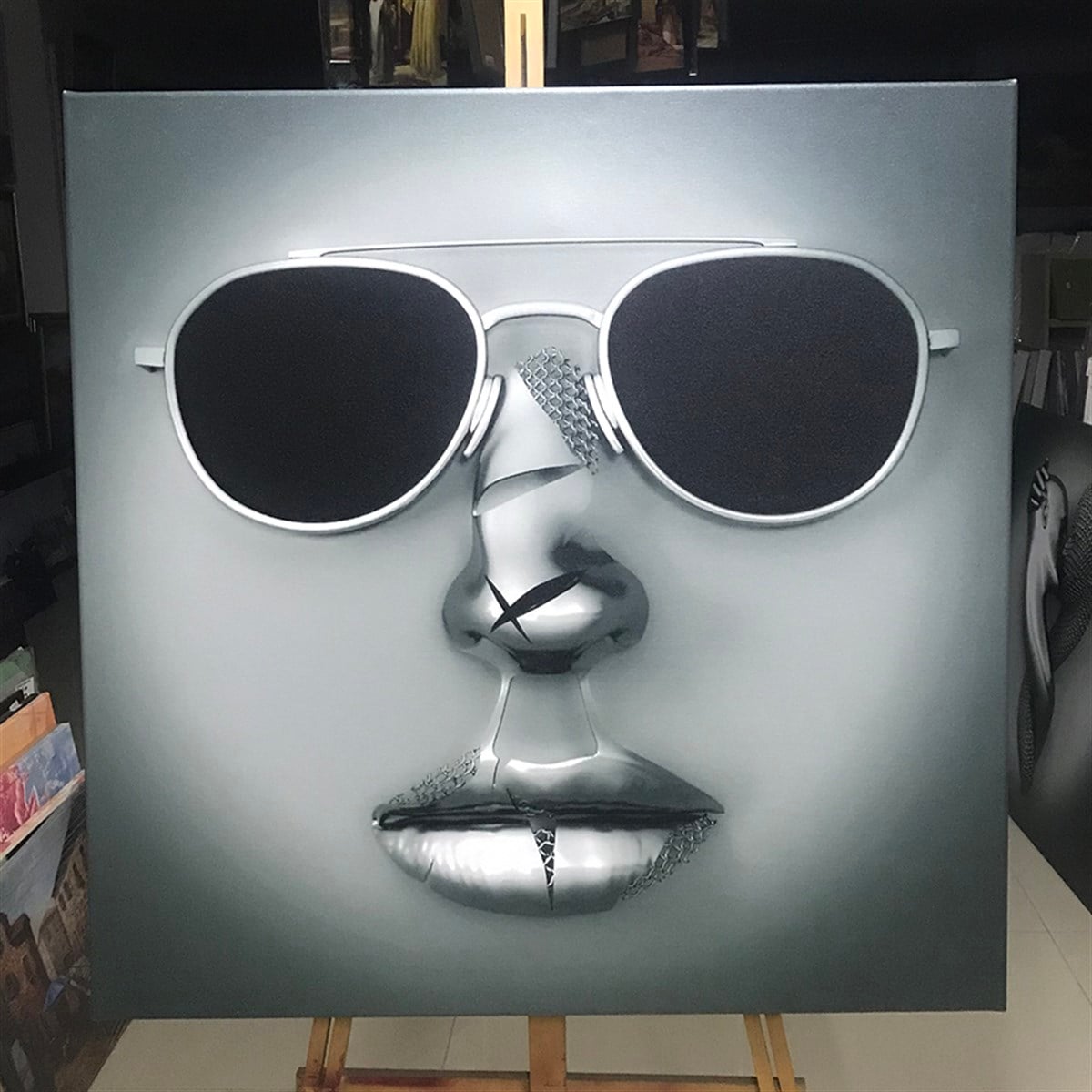 Kanvas Tablo Gümüş Kare Gözlüklü Adam Soyut Kanvas Tablo Modelleri | Modern Canvas Tablo Setleri Kare Soyut Tablolar KARAHAN ÇERÇEVE ve KANVAS TABLO