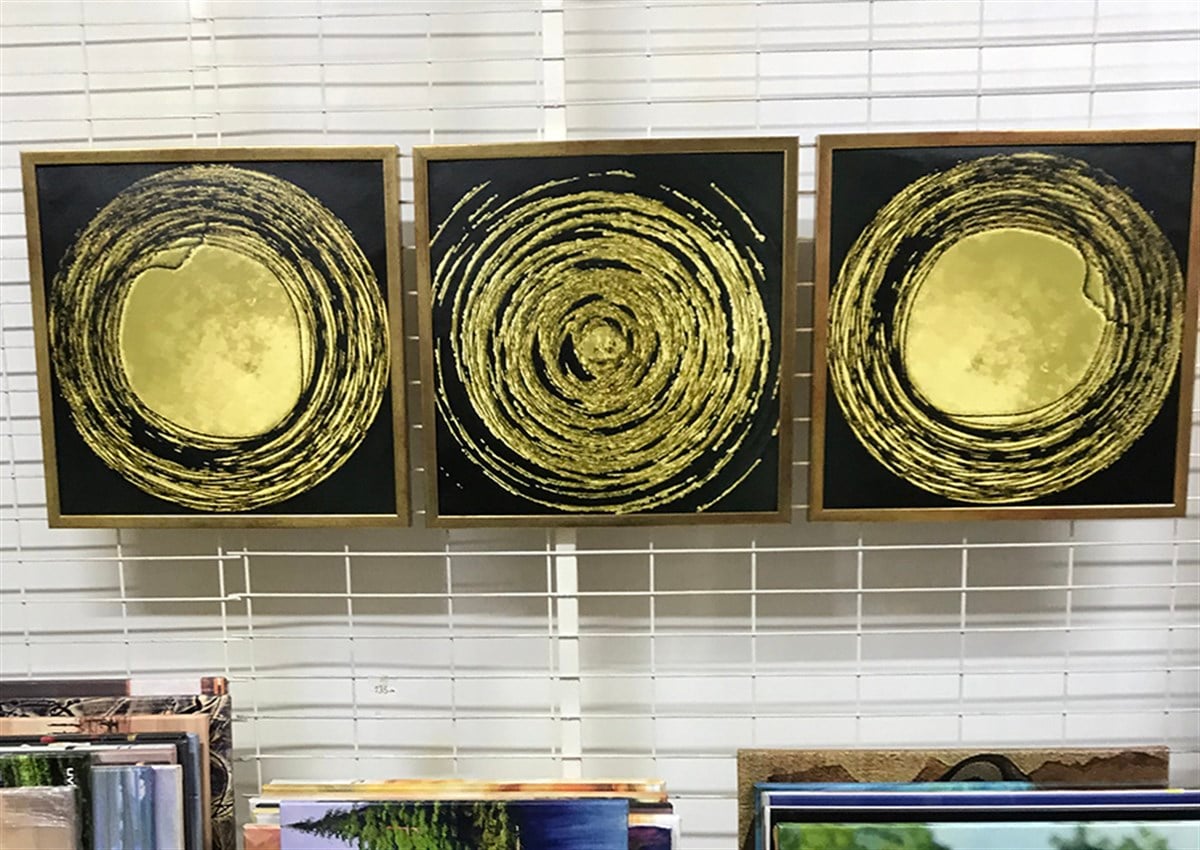 Modern Kanvas Tablo 3 parça Altın Daireler Modern Kanvas Tablo 3 parça Altın Daireler | Çerçeveli Modern Tablo Modelleri 3 lü Kanvas Tablo KARAHAN ÇERÇEVE ve KANVAS TABLO