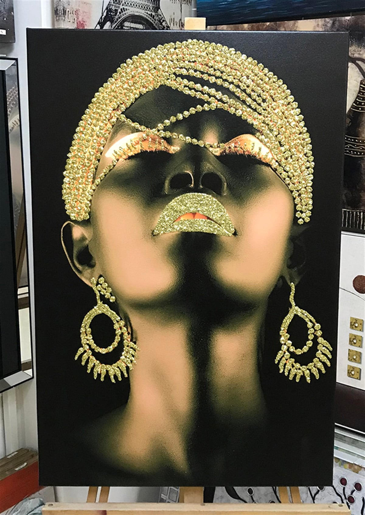 Sepya Tonlu Altın Sim İşlemeli Afrikalı Kadın Kanvas Tablo