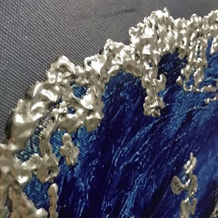 Gümüş Kabartma İşlemeli Mavi Kelebekli Tablo Gümüş Kabartma İşlemeli Mavi Kelebekli Tablo | Dokulu Kanvas Tablolar Dokulu Hayvan Tabloları KARAHAN ÇERÇEVE ve KANVAS TABLO