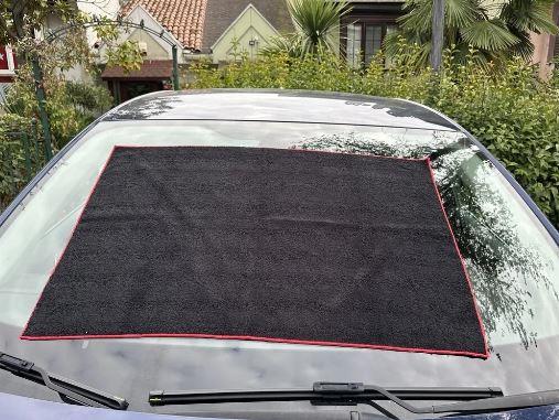 WİKROMikrofiber Araba Temizlik Bezi – Kırmızı Dikişli Siyah Bez 90x60