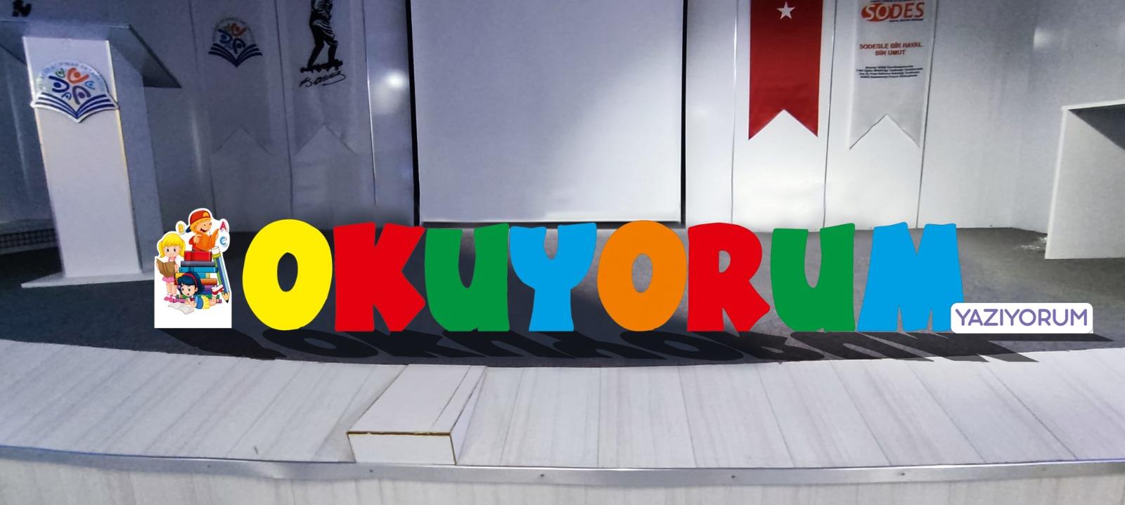 Okuyorum Temalı Ahşap Dekor
