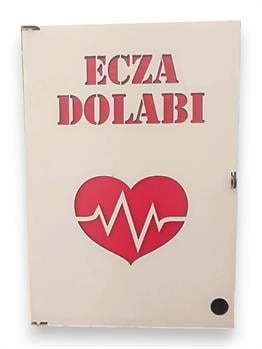 Okulekspres Okullarda ve Kurumsal Alanlarda Kullanıma Uygun MDF Malzemeden Üretilmiş, Duvara Monte Edilebilir İlk Yardım ve Ecza Dolabı – İç Malzeme Hariç Dekoratif ve Fonksiyonel Tasarım 