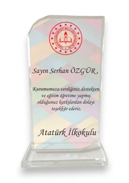 Kişiye Özel Kristal Plaket – Şık ve Anlamlı Hatıra Ödülü