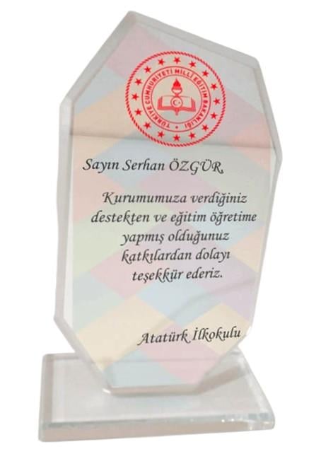 Kişiye Özel Kristal Plaket – Şık ve Anlamlı Hatıra Ödülü
