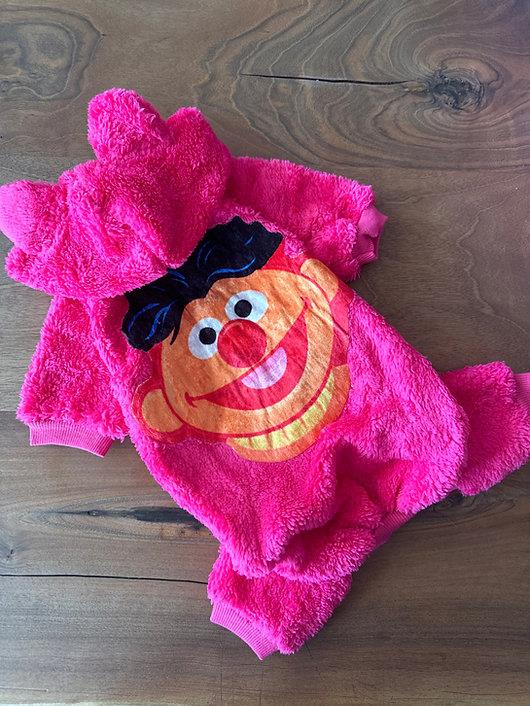 Muppets Kapüşonlu Pembe Peluş Küçük Irk Köpek Tulumu