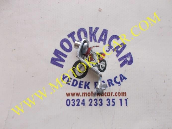 TVS RTR 200 ÖN Panel Alt Sakal Bağlantı Aparatı sol Orjinal