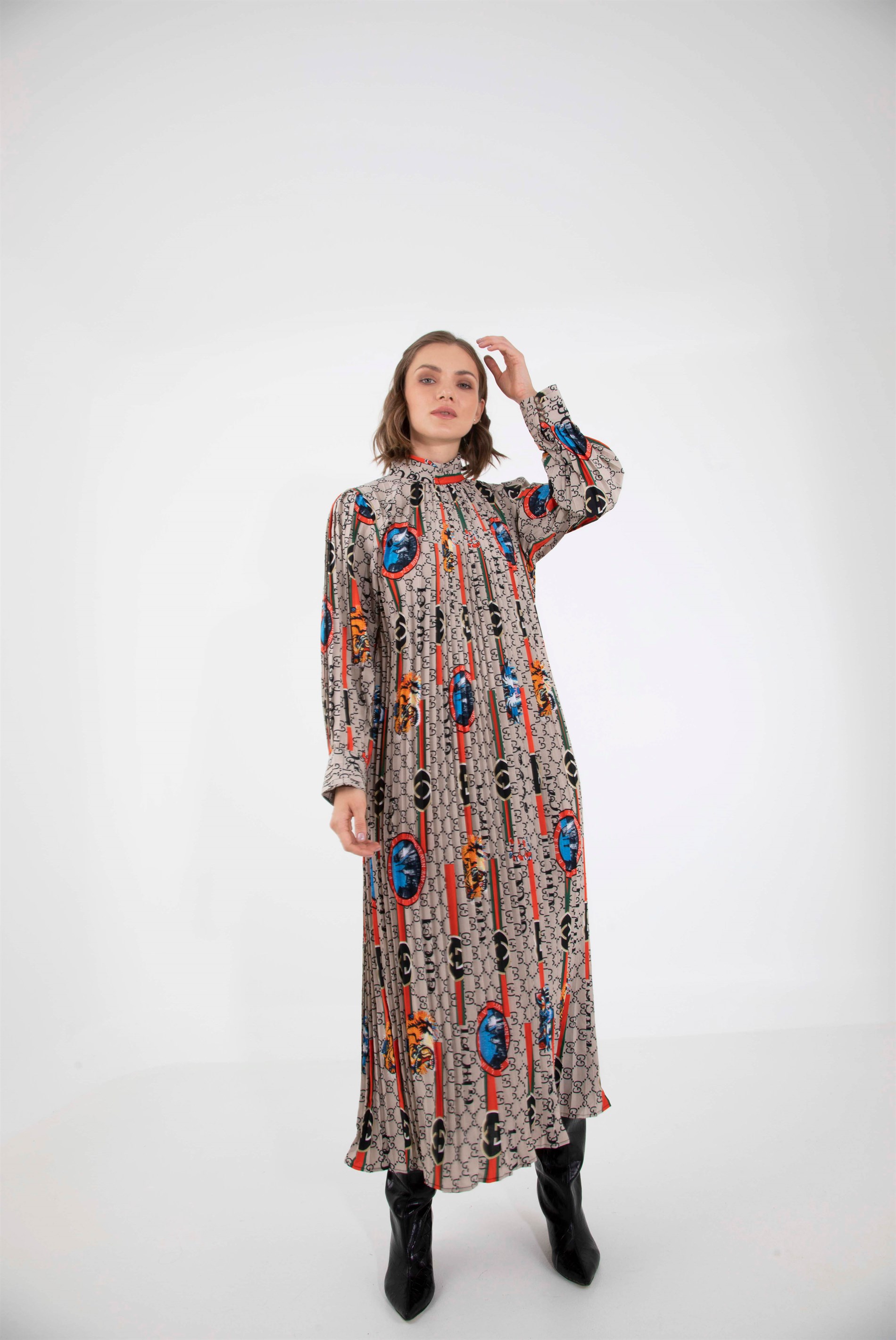 Kadın Tasarım Yuvarlak Desenli Piliseli Elbise