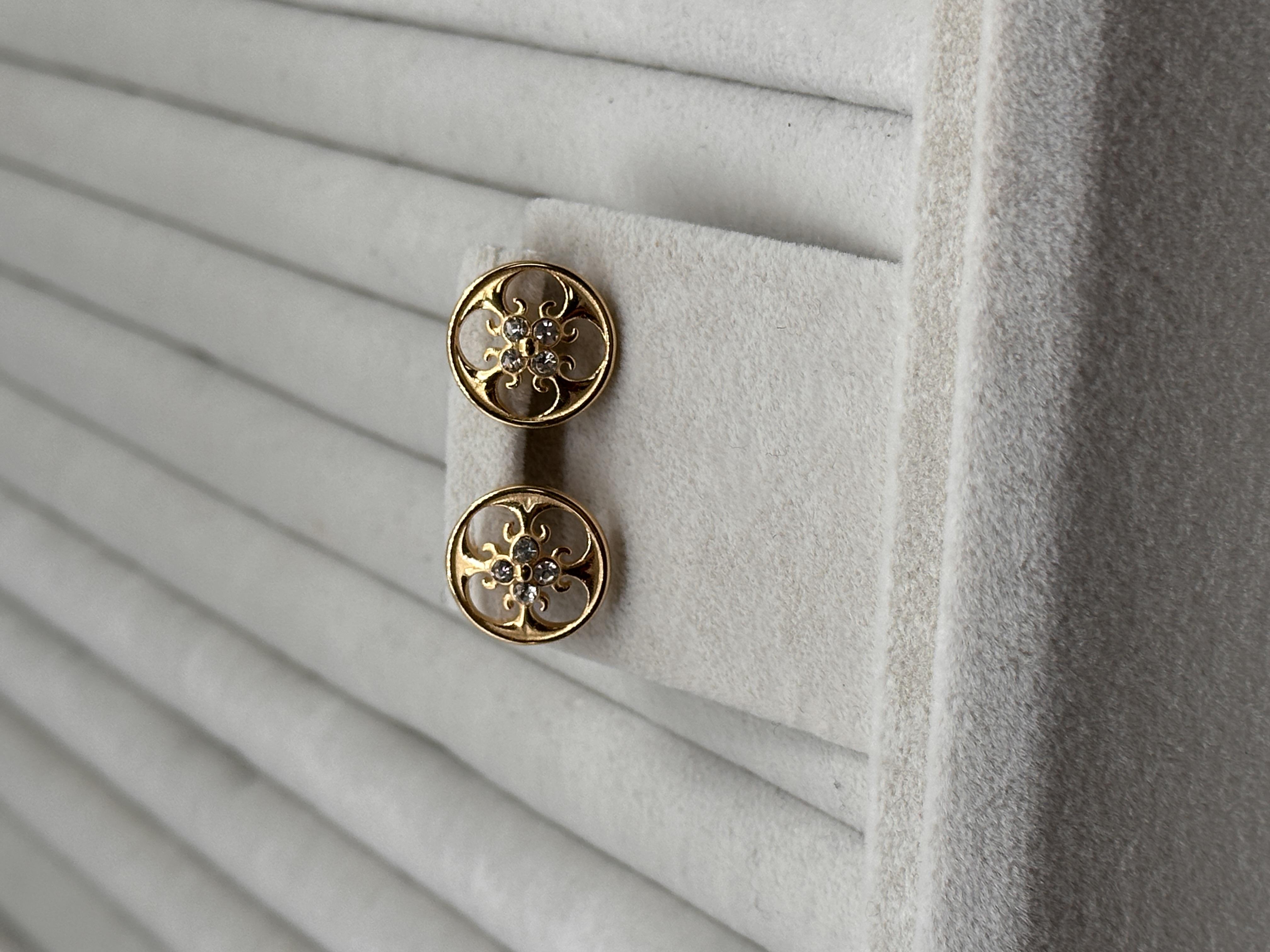 İŞLEMELİ TAŞLI GOLD ÇELİK KÜPE 