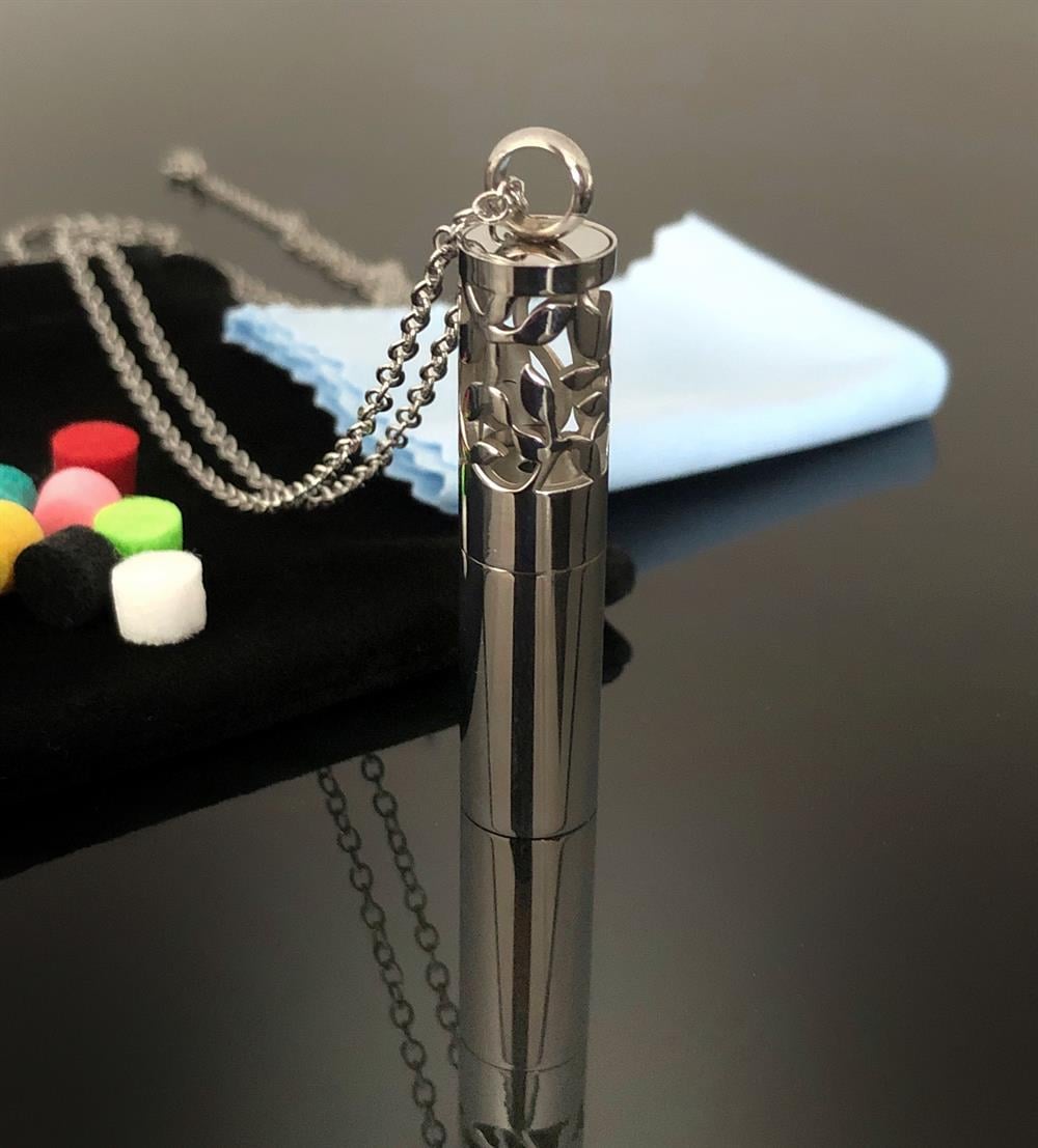 KOKU YAYAN ÇELİK KOLYE