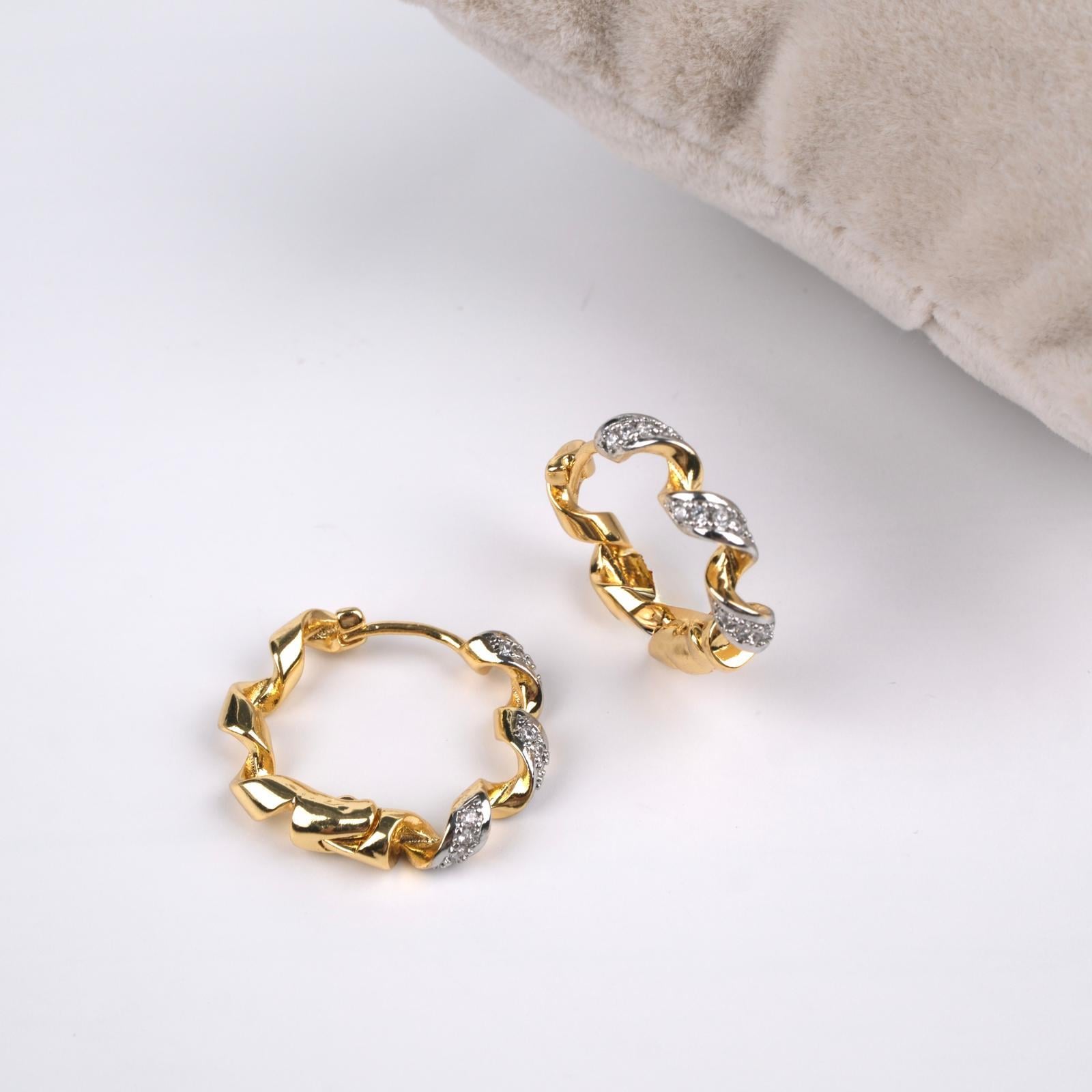 Toptan TAŞ DETAY HALKA KÜPE 