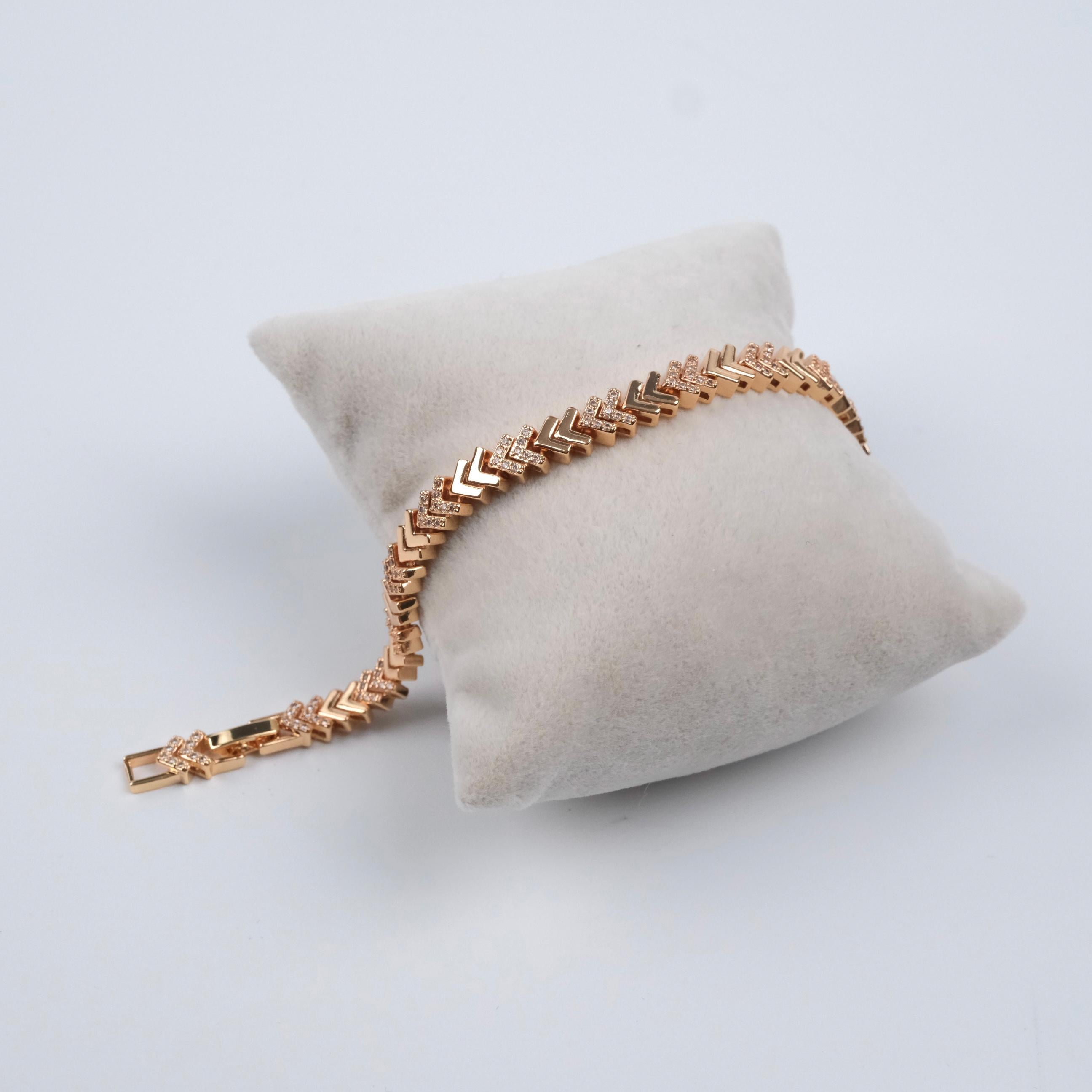 Toptan V MODEL TAŞLI BİLEKLİK