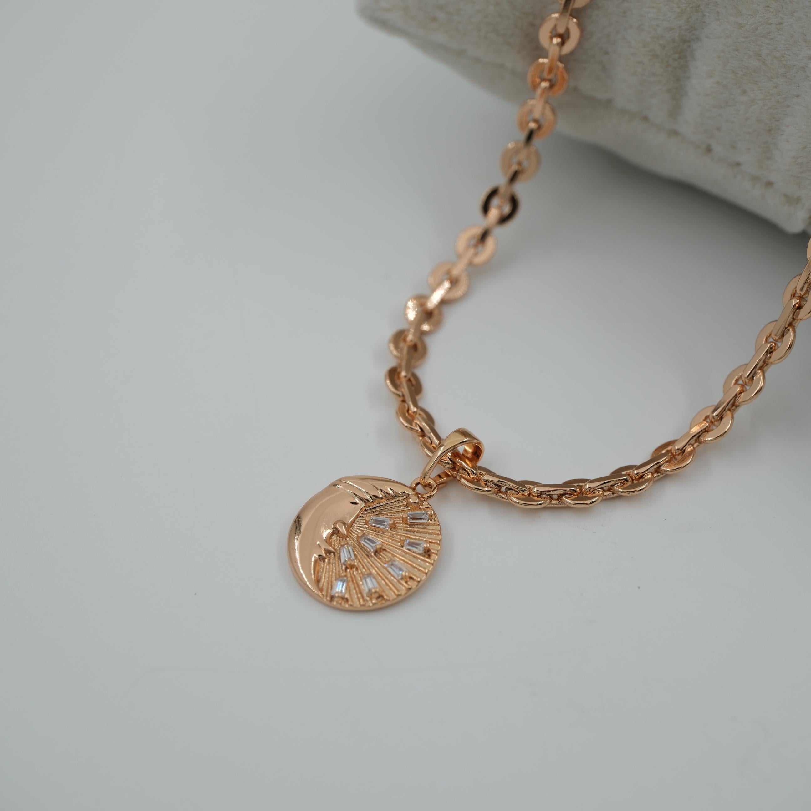 Toptan VIP SERİ YARIM AY MODEL KOLYE