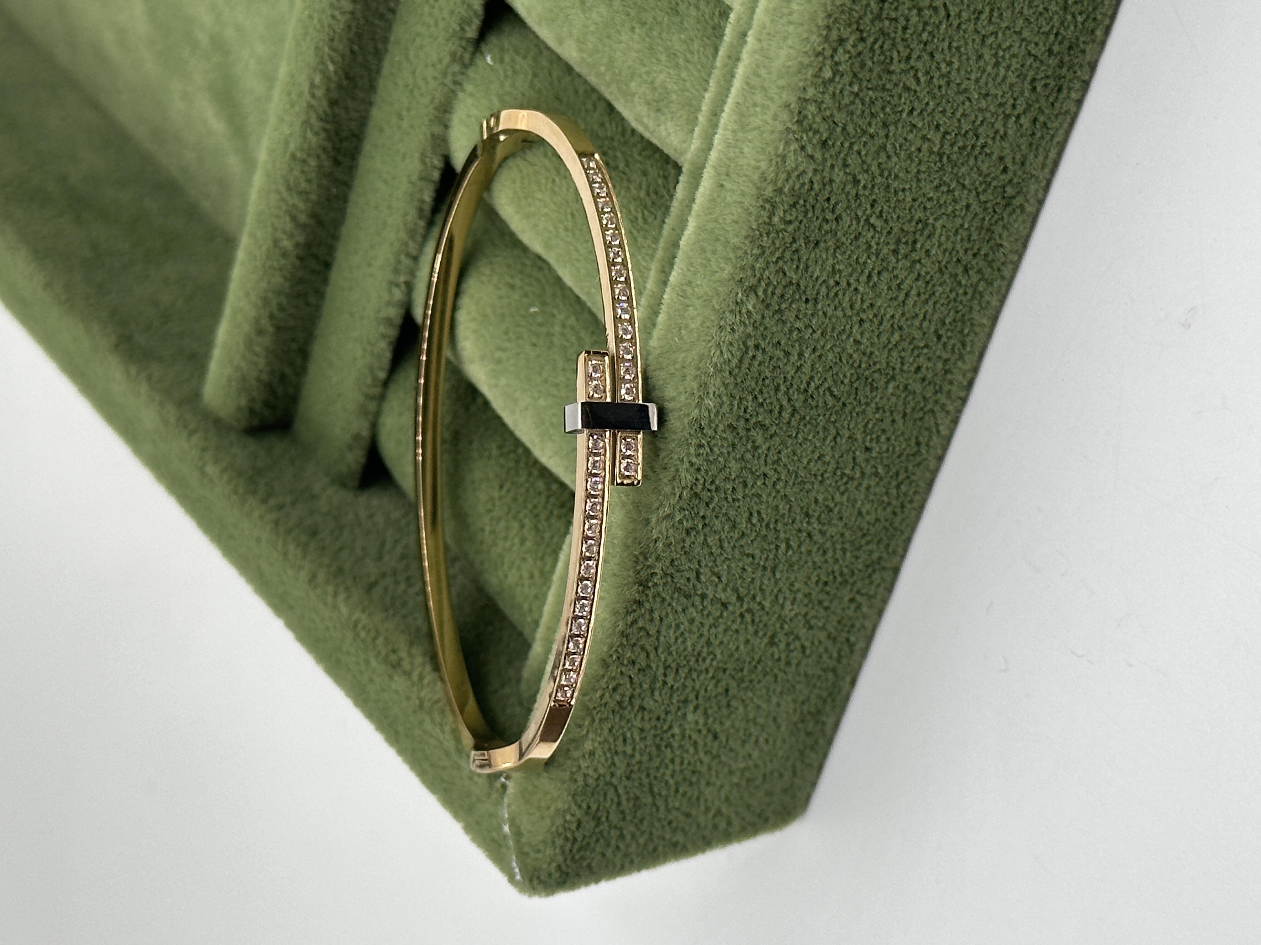 ÖZEL KAPLAMALI MİNİMAL SIRA  TAŞLI ÇELİK KELEPÇE