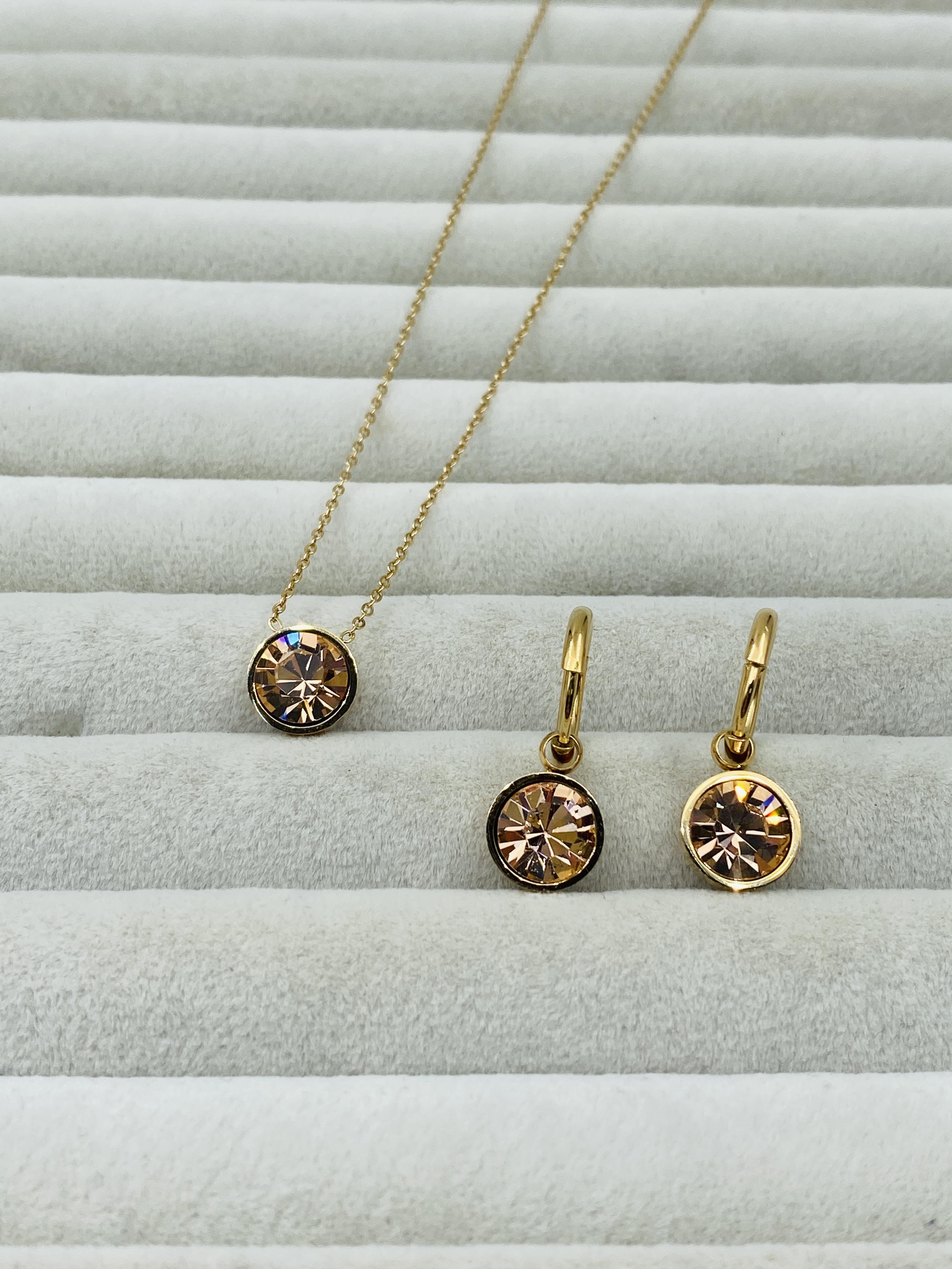 ŞAMPANYA RENGİ SWAROVSKI TAŞLI ÇELİK KOLYE 