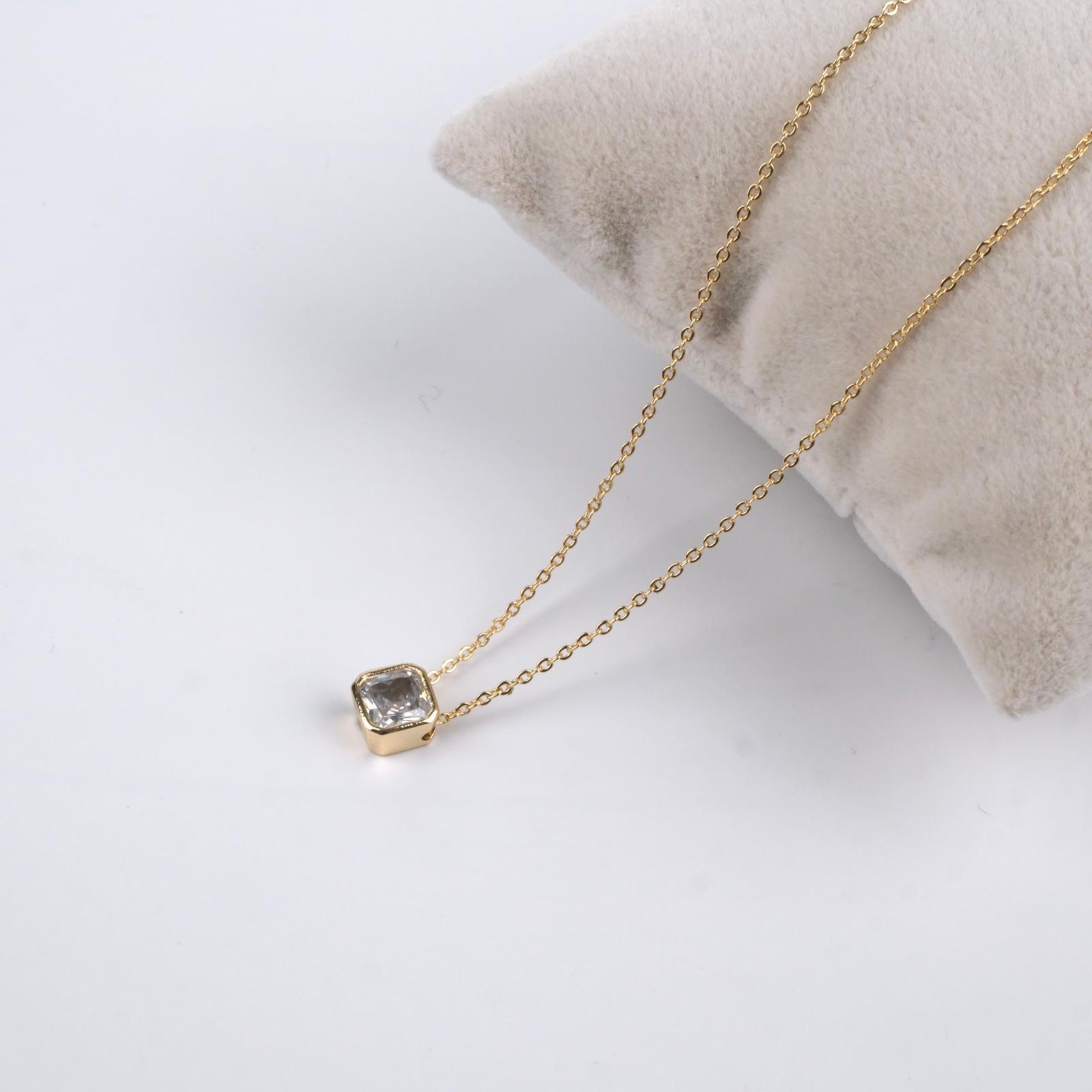 Toptan KARE TAŞ UÇLU KOLYE 