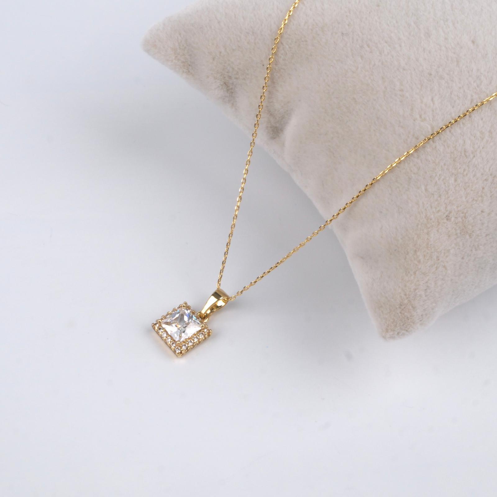 Toptan KARE TAŞ UÇLU KOLYE