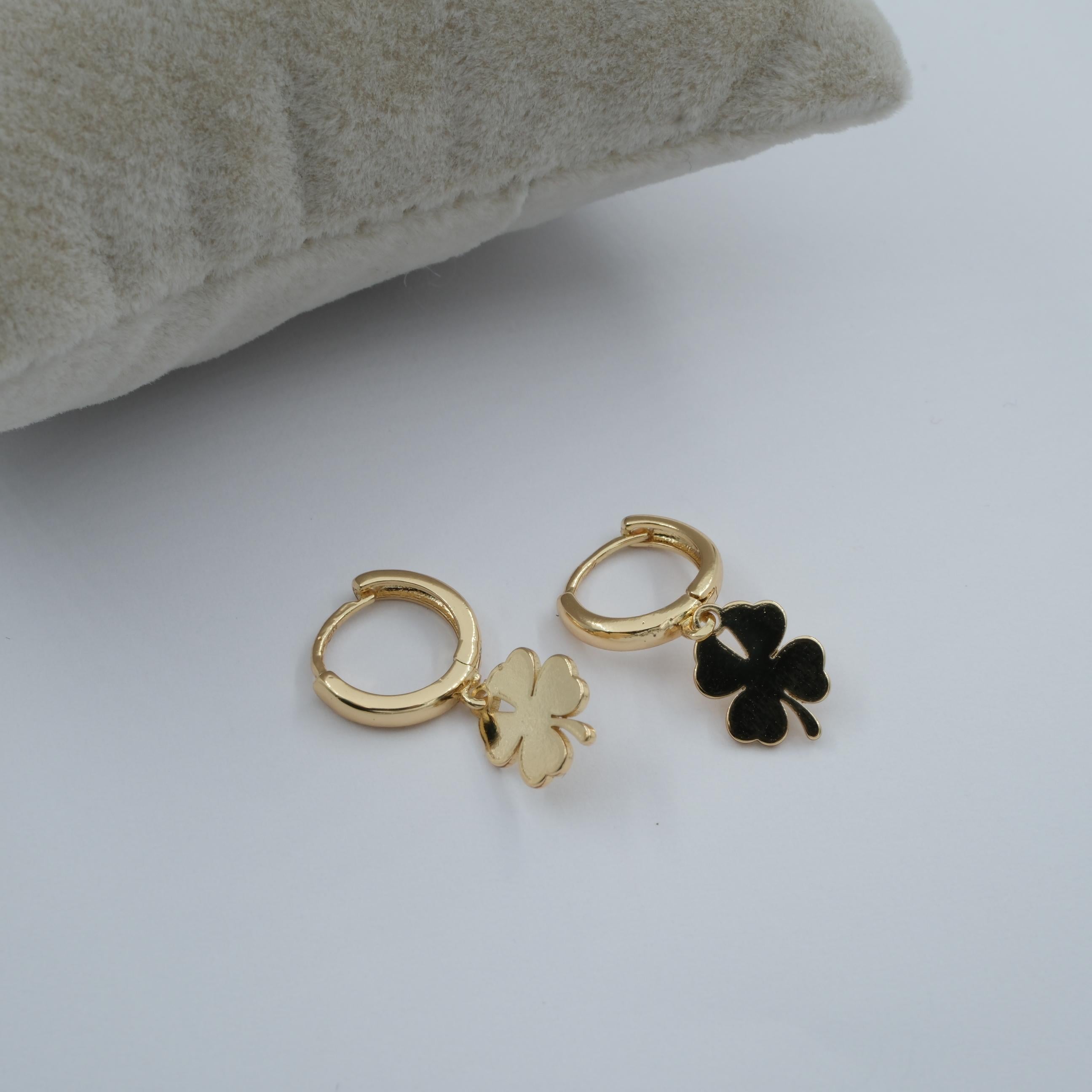 Toptan ÖZEL SERİ SİYAH YONCA KÜPE 