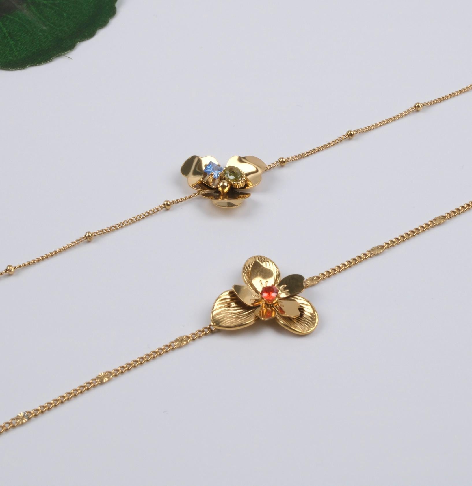 Toptan TAŞ DETAYLI ÇİÇEK BİLEKLİK