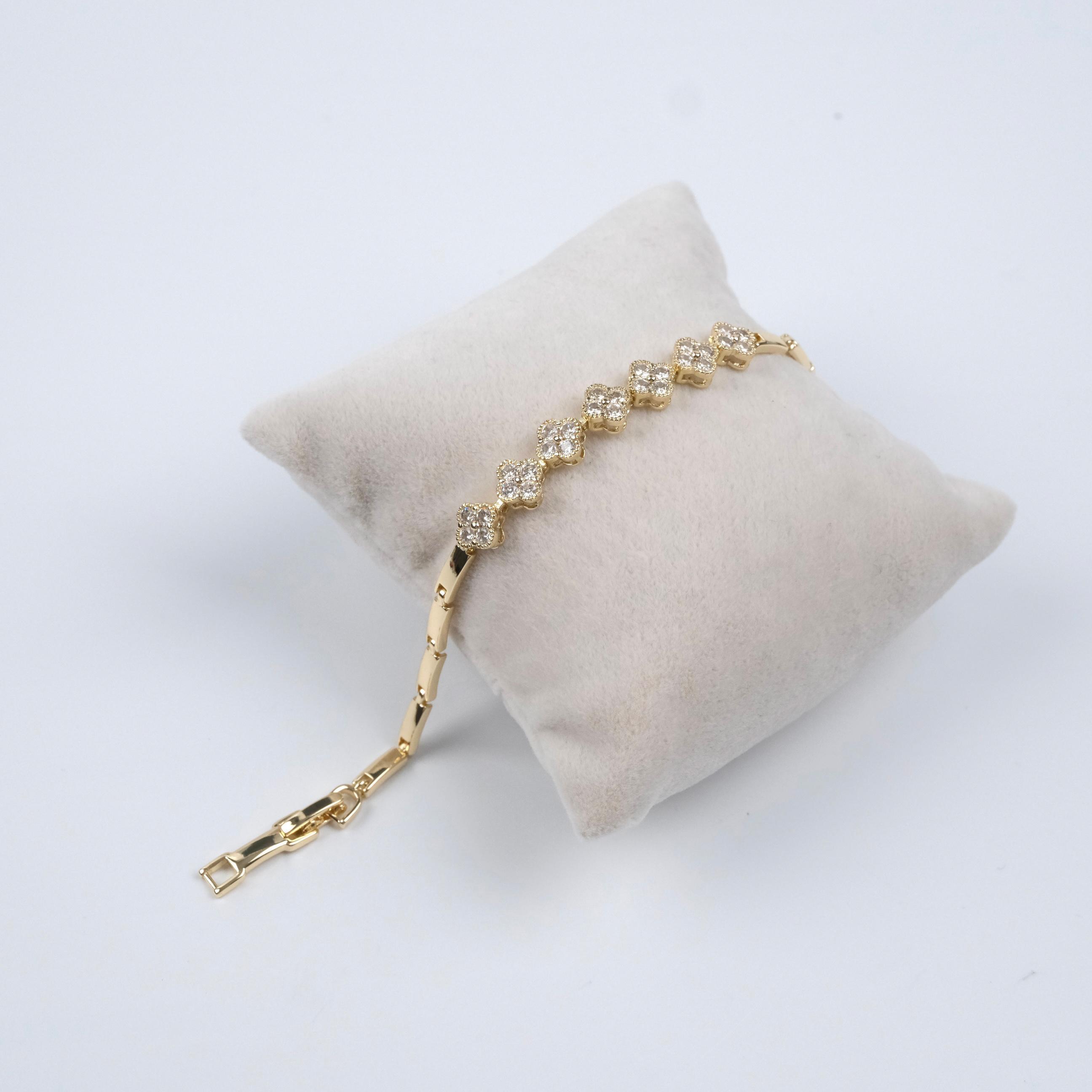 Toptan TAŞLI YONCA MODEL BİLEKLİK 