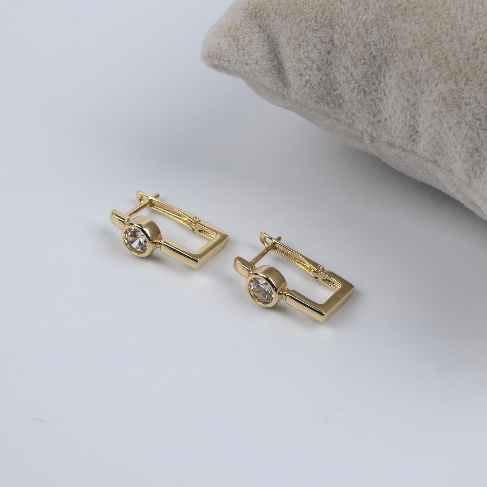 Toptan TEK TAŞ KÖŞELİ KÜPE