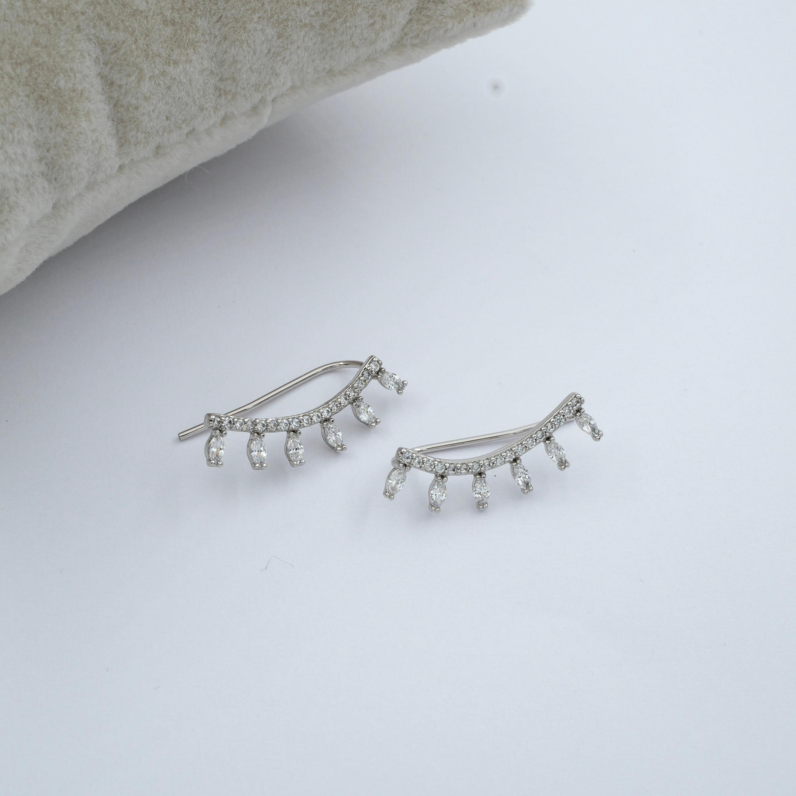 Toptan VIP SERİ TAŞLI SILVER KÜPE 