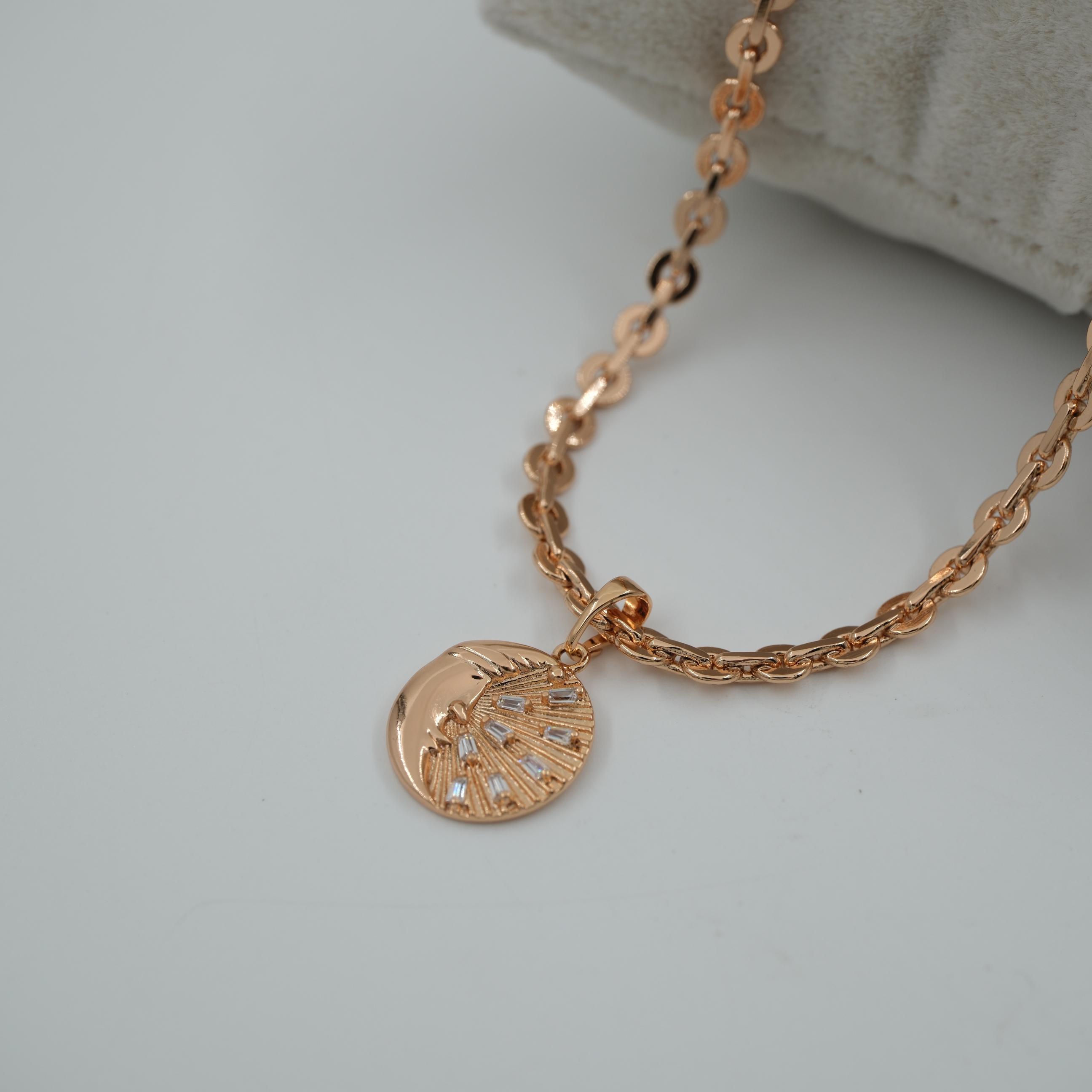 Toptan VIP SERİ YARIM AY MODEL KOLYE