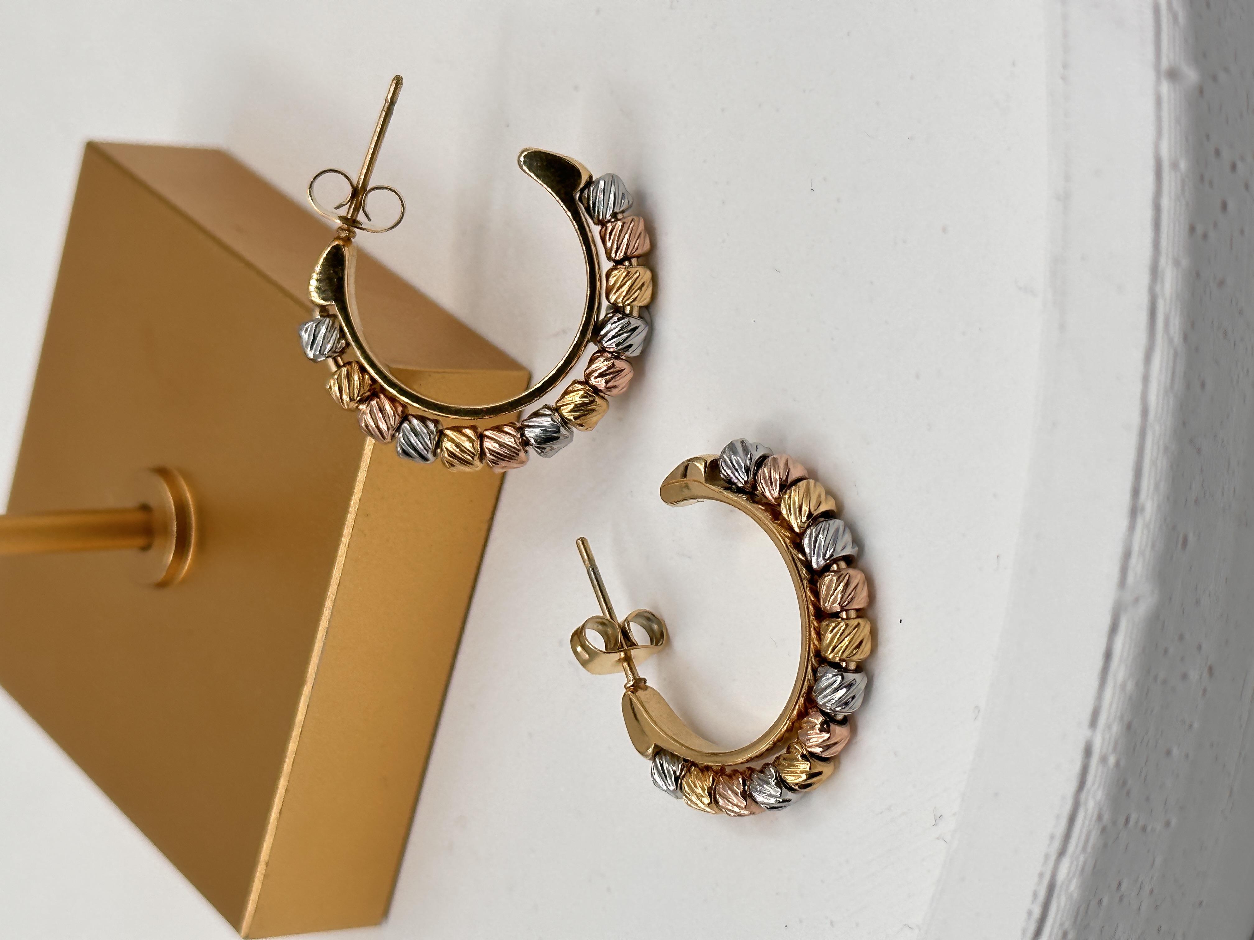 ÜÇ RENKLİ DORİKA MODEL KÜPE