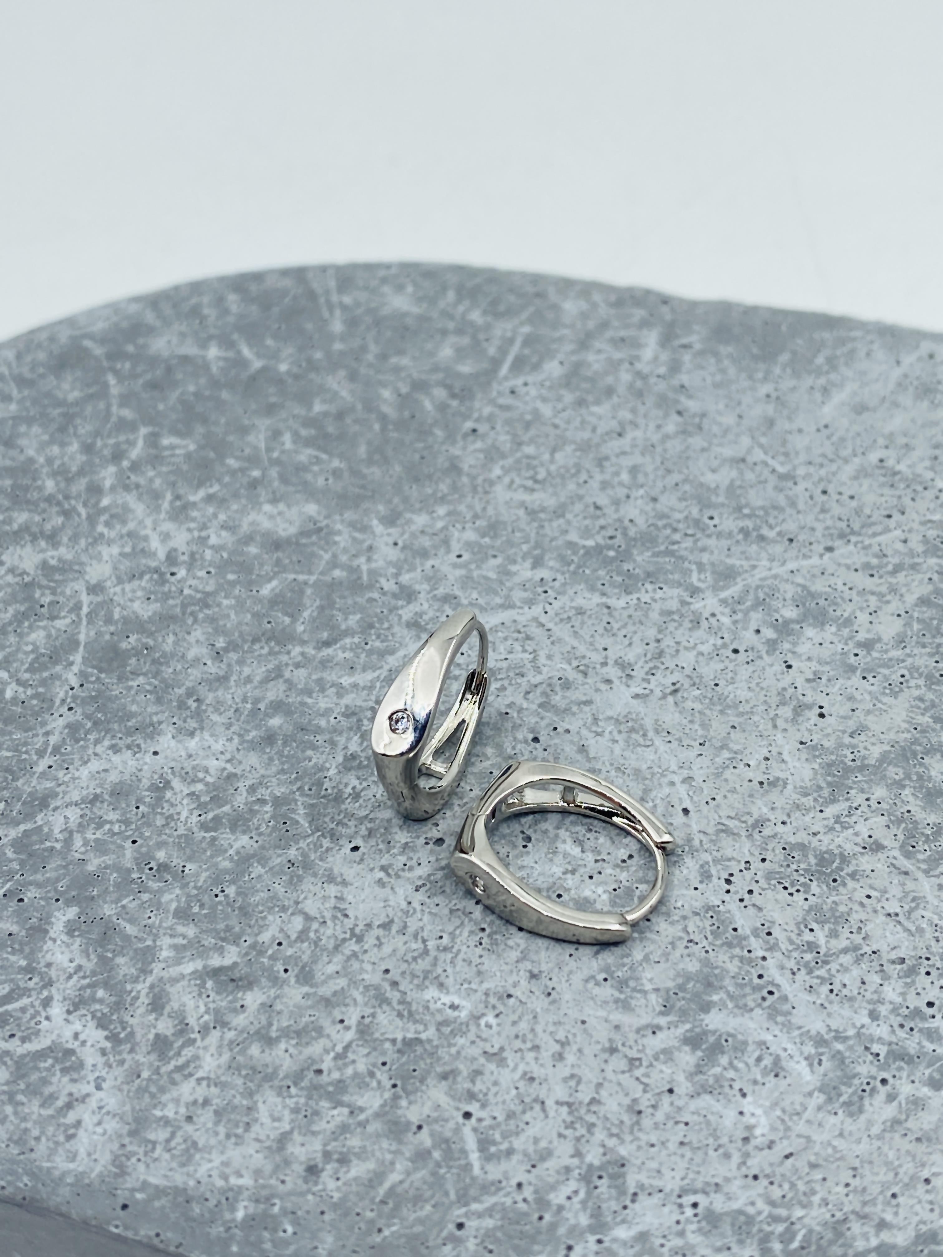 VIP SERİ MİNİ TEK TAŞLI SILVER KÜPE 