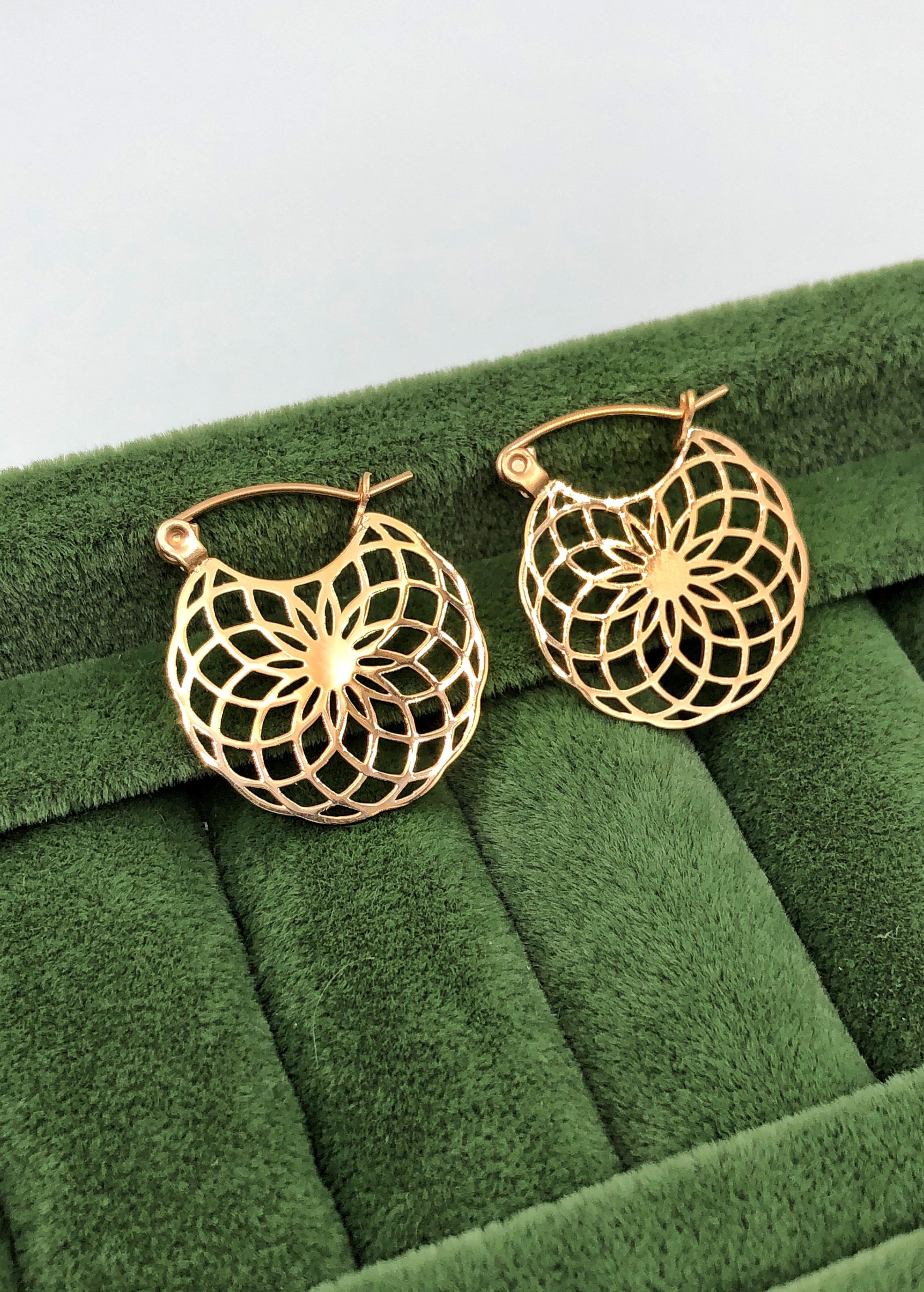 XUPING MARKA GOLD ÇİÇEK MOTİFLİ  KÜPE