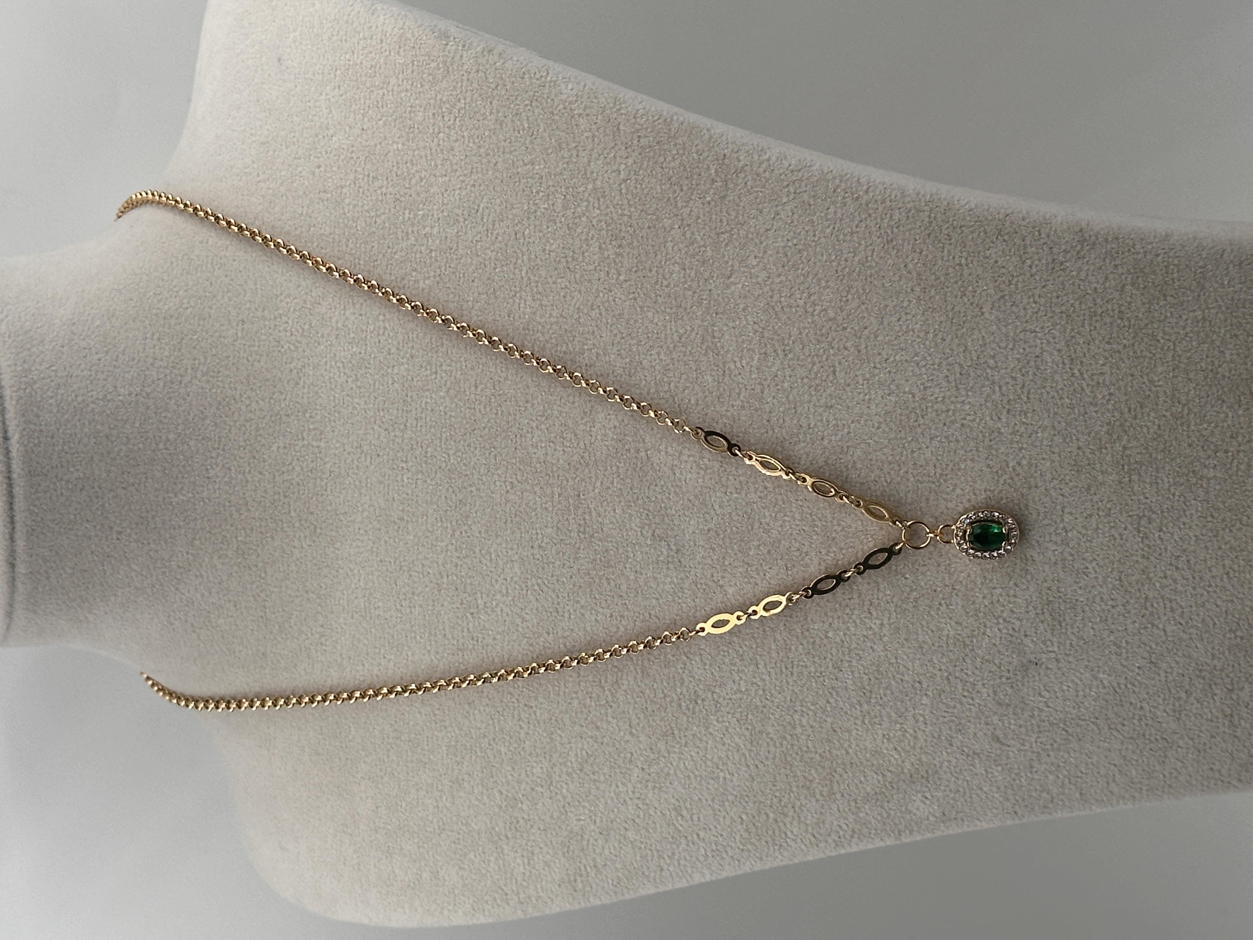 YEŞİL OVAL TAŞLI ÇELİK KOLYE