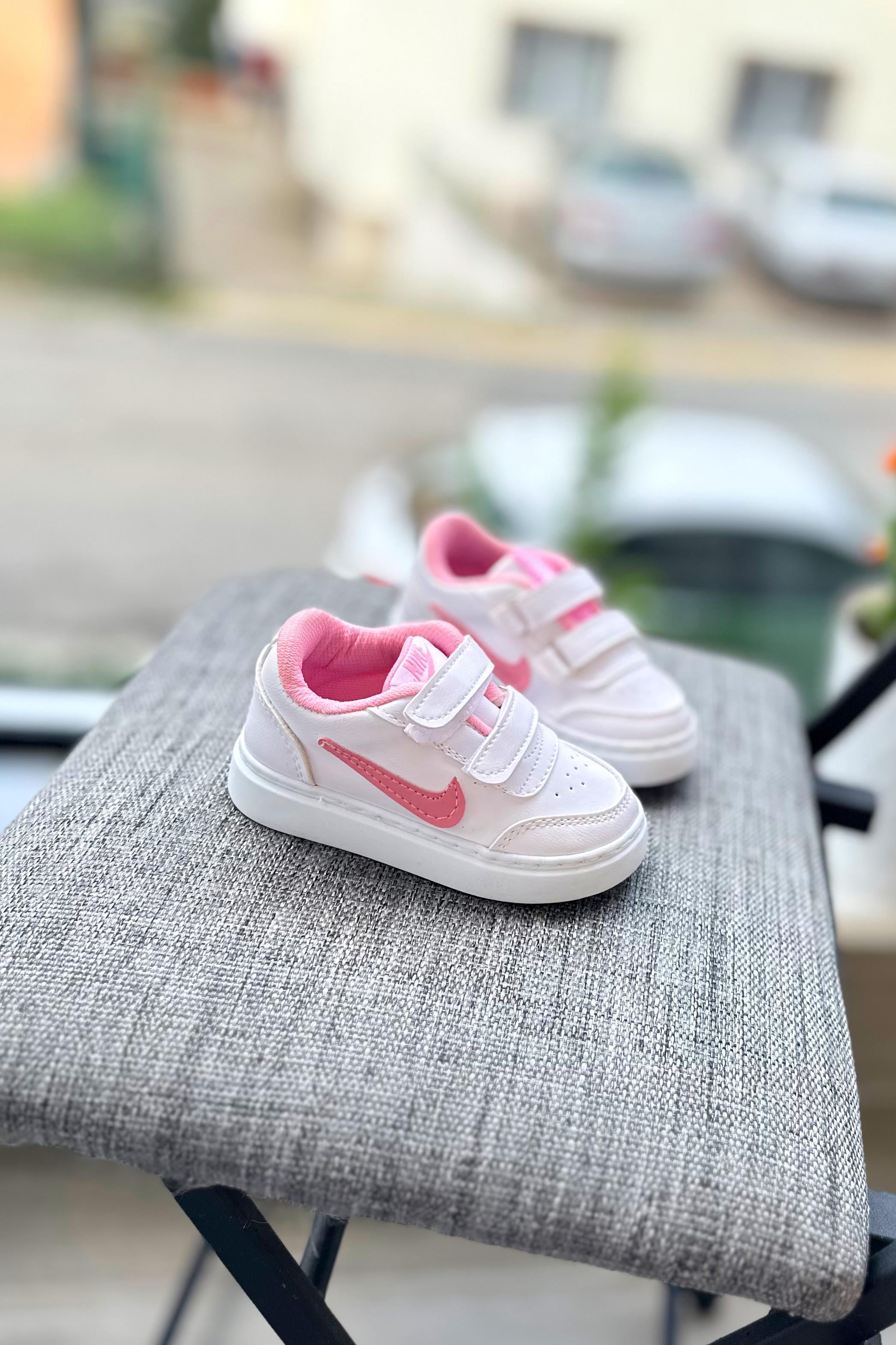 Amblem Baskılı Çocuk Spor Ayakkabı Beyaz Pembe